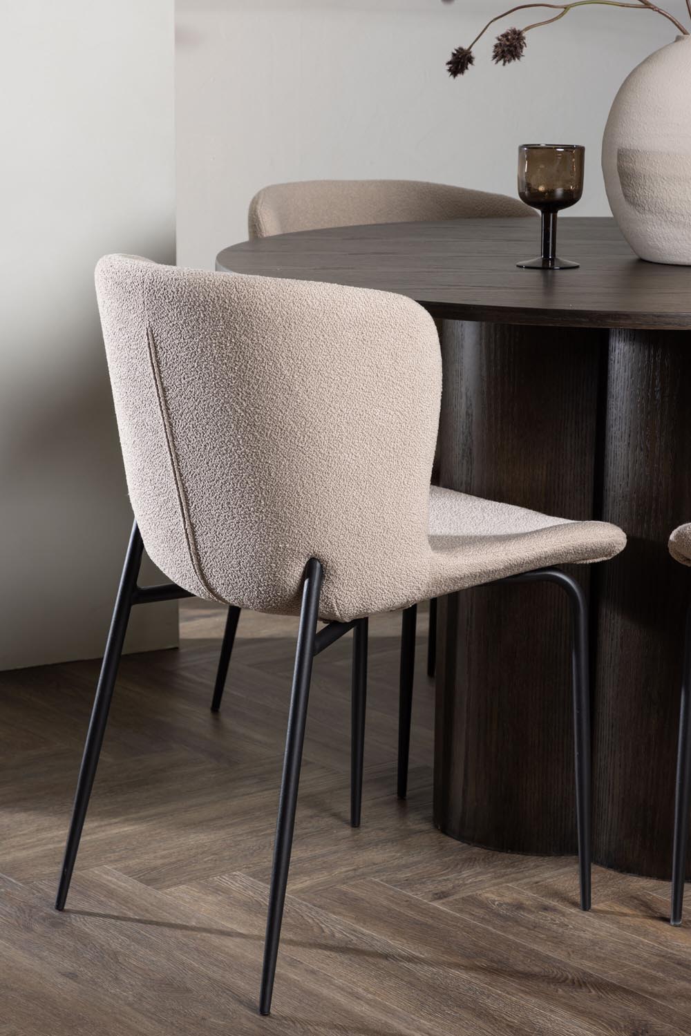Olivia Esszimmer Set + Modesto ⌀110cm/4St. in Braun / Beige / Grau präsentiert im Onlineshop von KAQTU Design AG. Esszimmerset ist von Venture Home