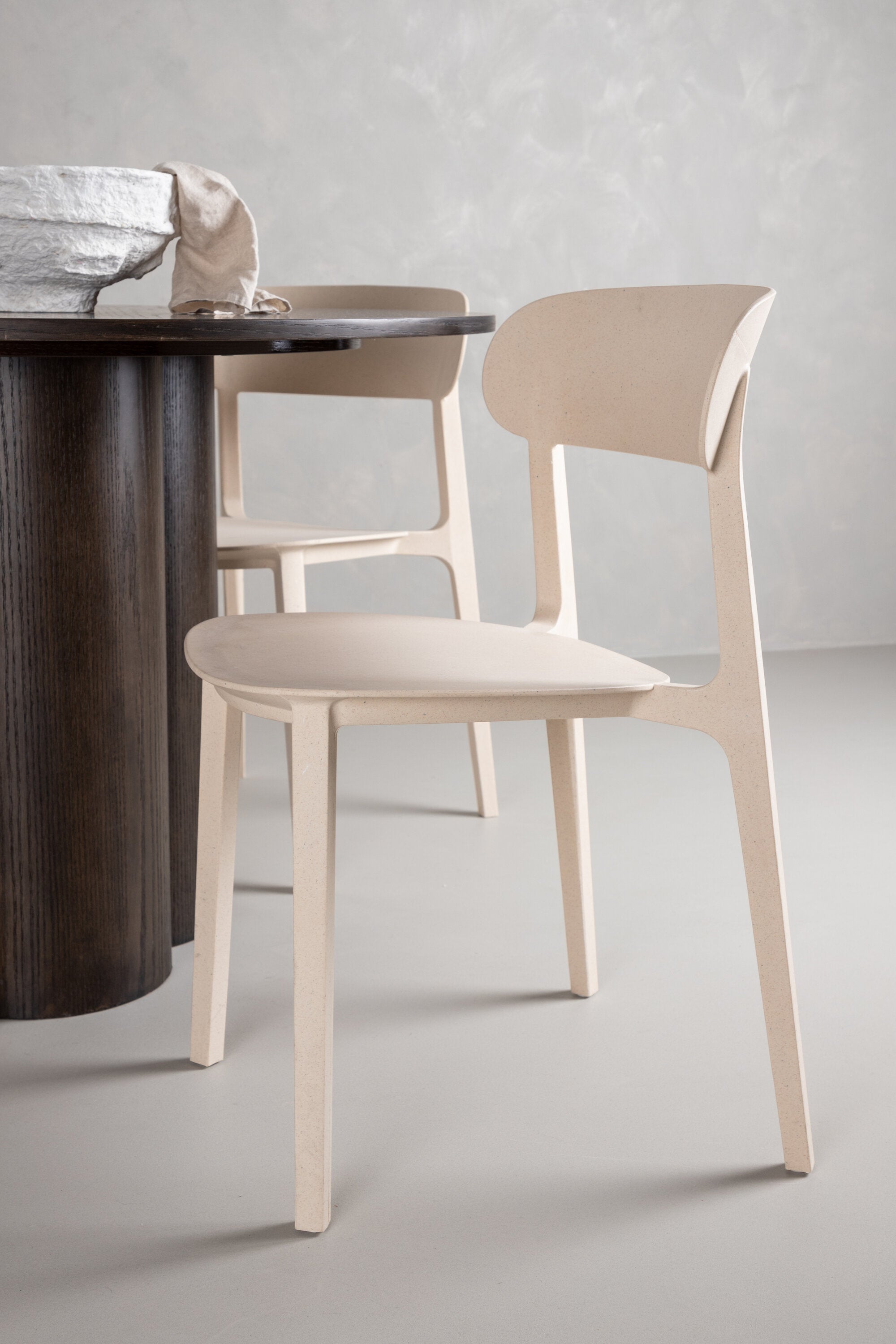 Olivia Esszimmer Set + Astol ⌀110cm/4St. in Braun / Beige präsentiert im Onlineshop von KAQTU Design AG. Esszimmerset ist von Venture Home