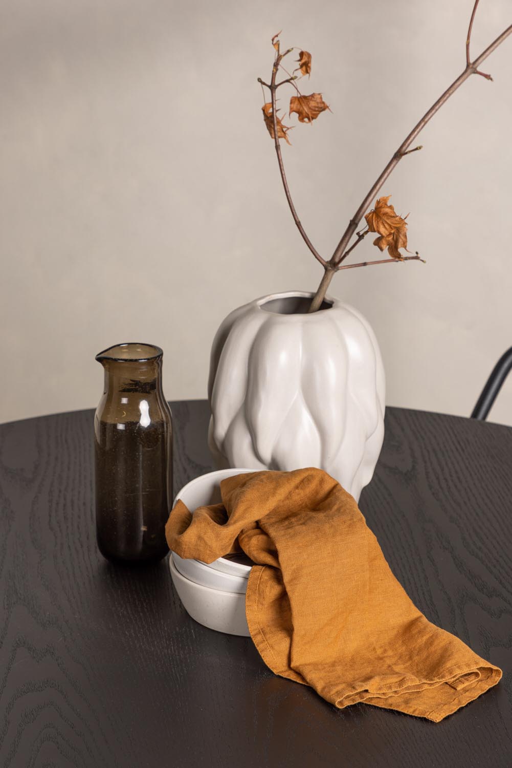 Olivia Esszimmerset + Dyrön ⌀110cm/4St. in Schwarz präsentiert im Onlineshop von KAQTU Design AG. Esszimmerset ist von Venture Home