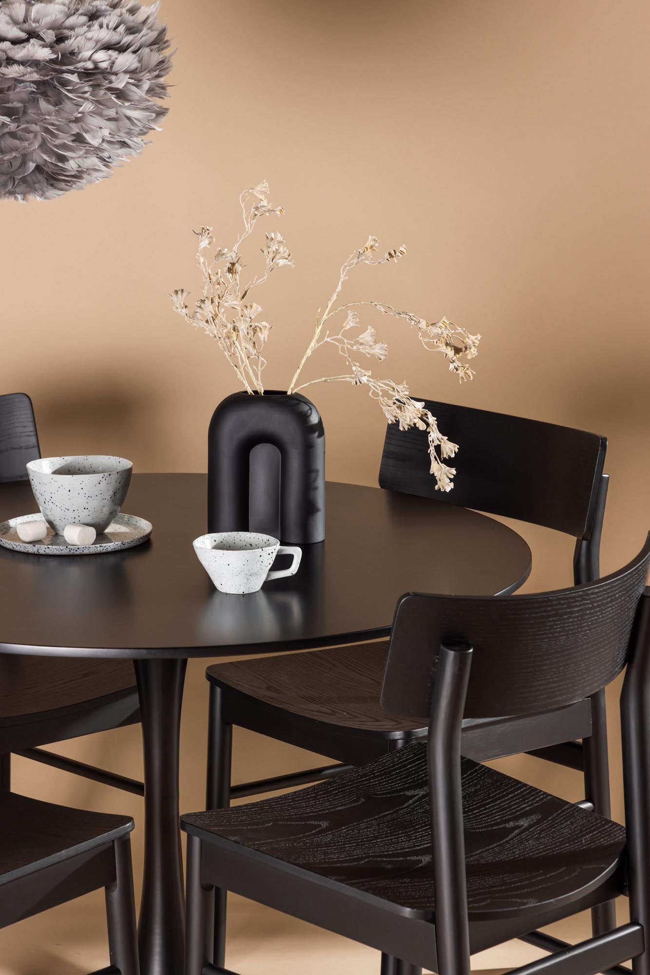 Glade Esstisch-Set mit 4 Montros Stühlen von Venture Home.