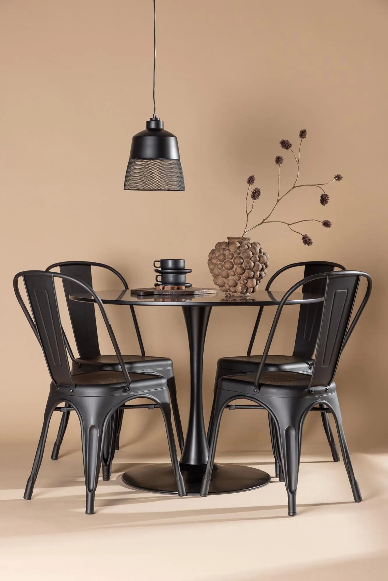 Stilvolles Glade Esszimmerset: Tempe Tisch 100cm mit 4 Stühlen.