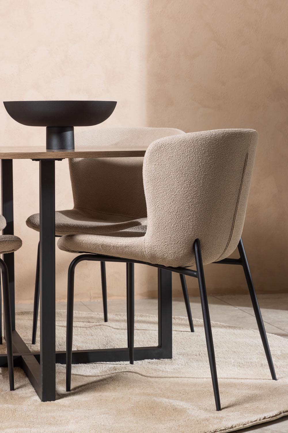 Durango Esszimmerset + Modesto ⌀120cm/4St. in Beige, Schwarz präsentiert im Onlineshop von KAQTU Design AG. Esszimmerset ist von Venture Home