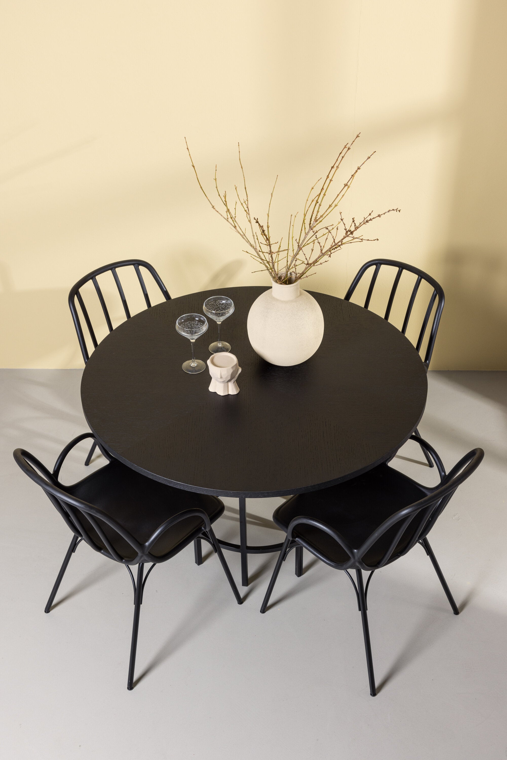 Copenhagen Esszimmerset + Dyrön ⌀115cm/4St. in Schwarz präsentiert im Onlineshop von KAQTU Design AG. Esszimmerset ist von Venture Home