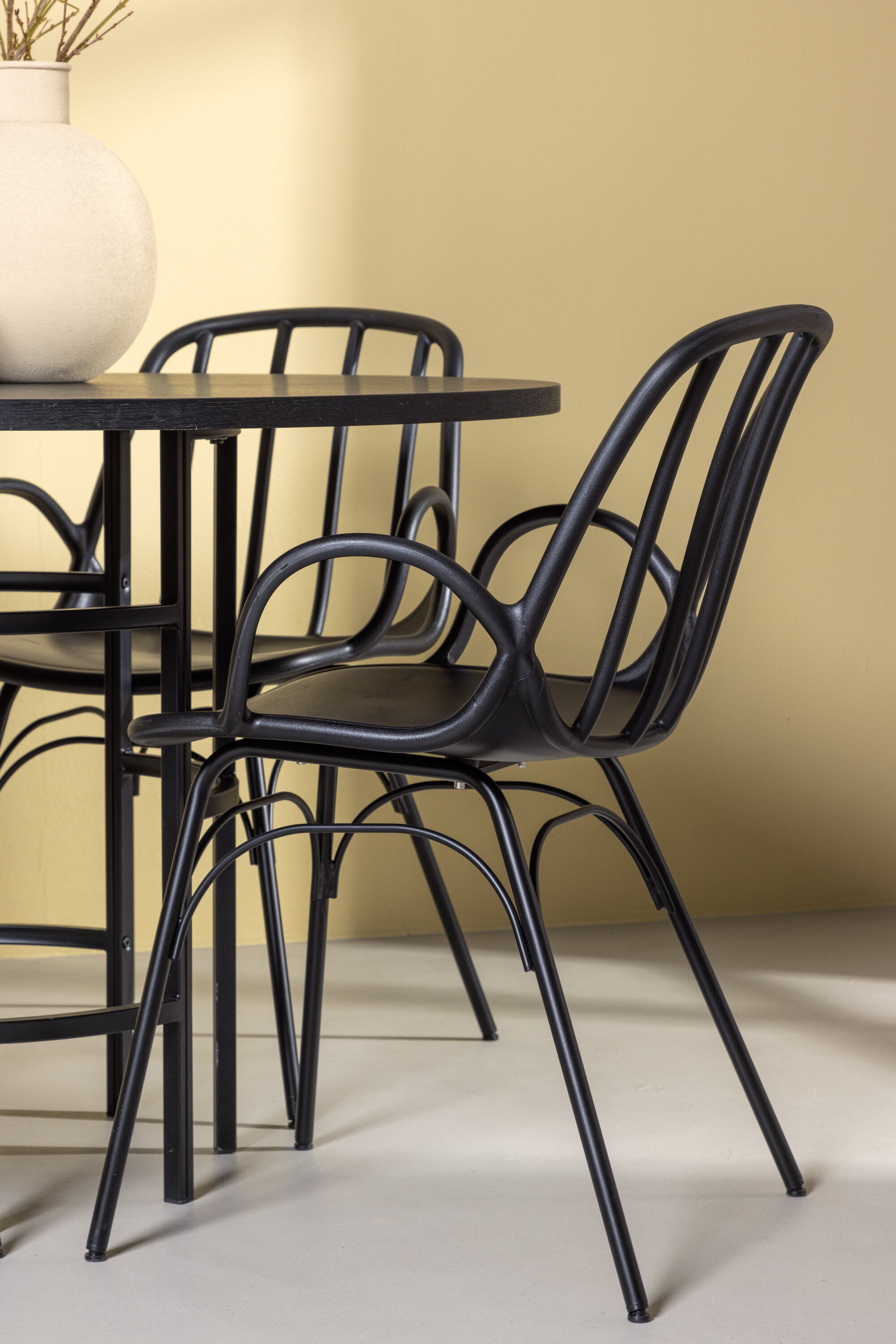 Copenhagen Esszimmerset + Dyrön ⌀115cm/4St. in Schwarz präsentiert im Onlineshop von KAQTU Design AG. Esszimmerset ist von Venture Home