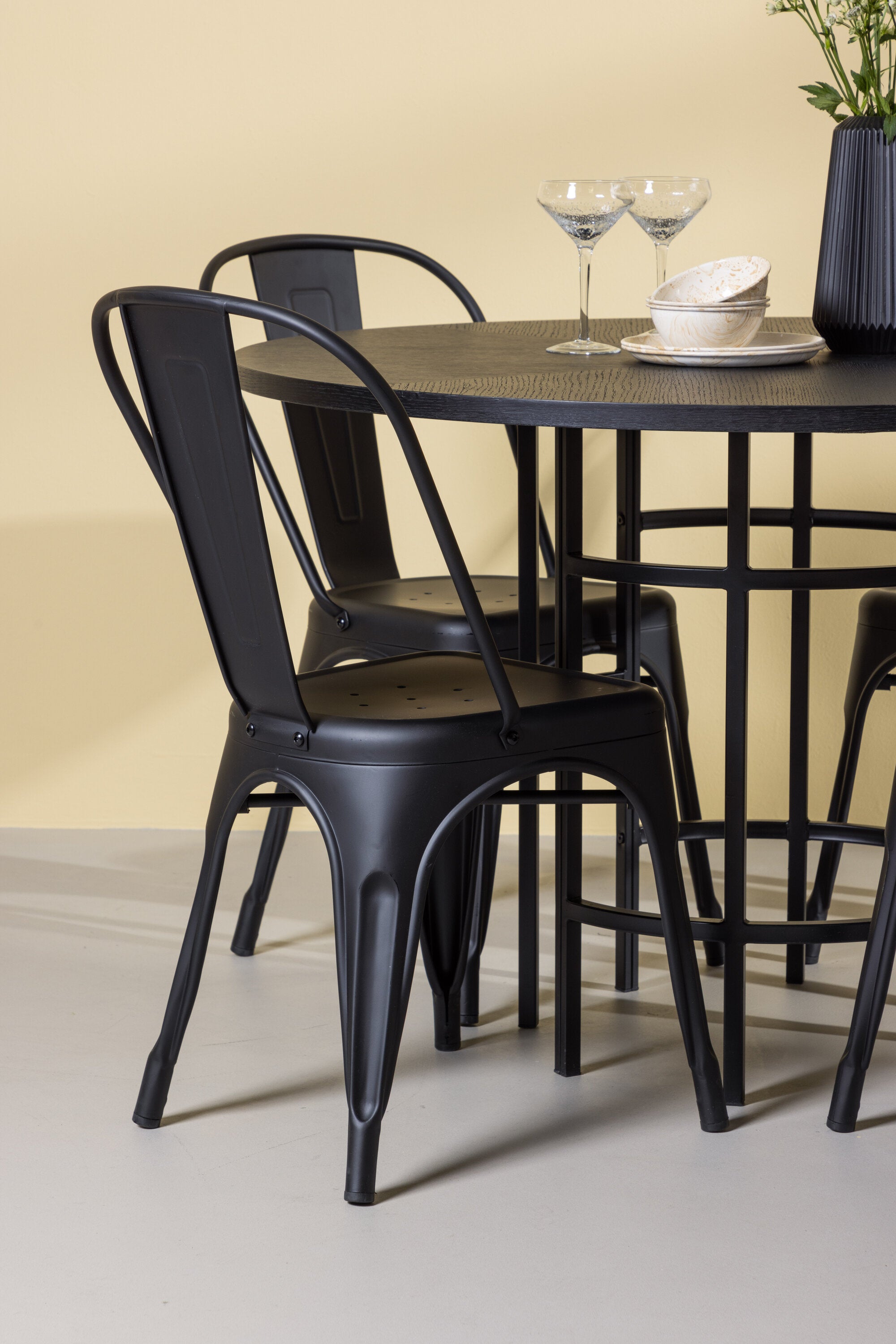 Esszimmerset Copenhagen + Tempe ⌀115cm/4St. in Schwarz präsentiert im Onlineshop von KAQTU Design AG. Esszimmerset ist von Venture Home