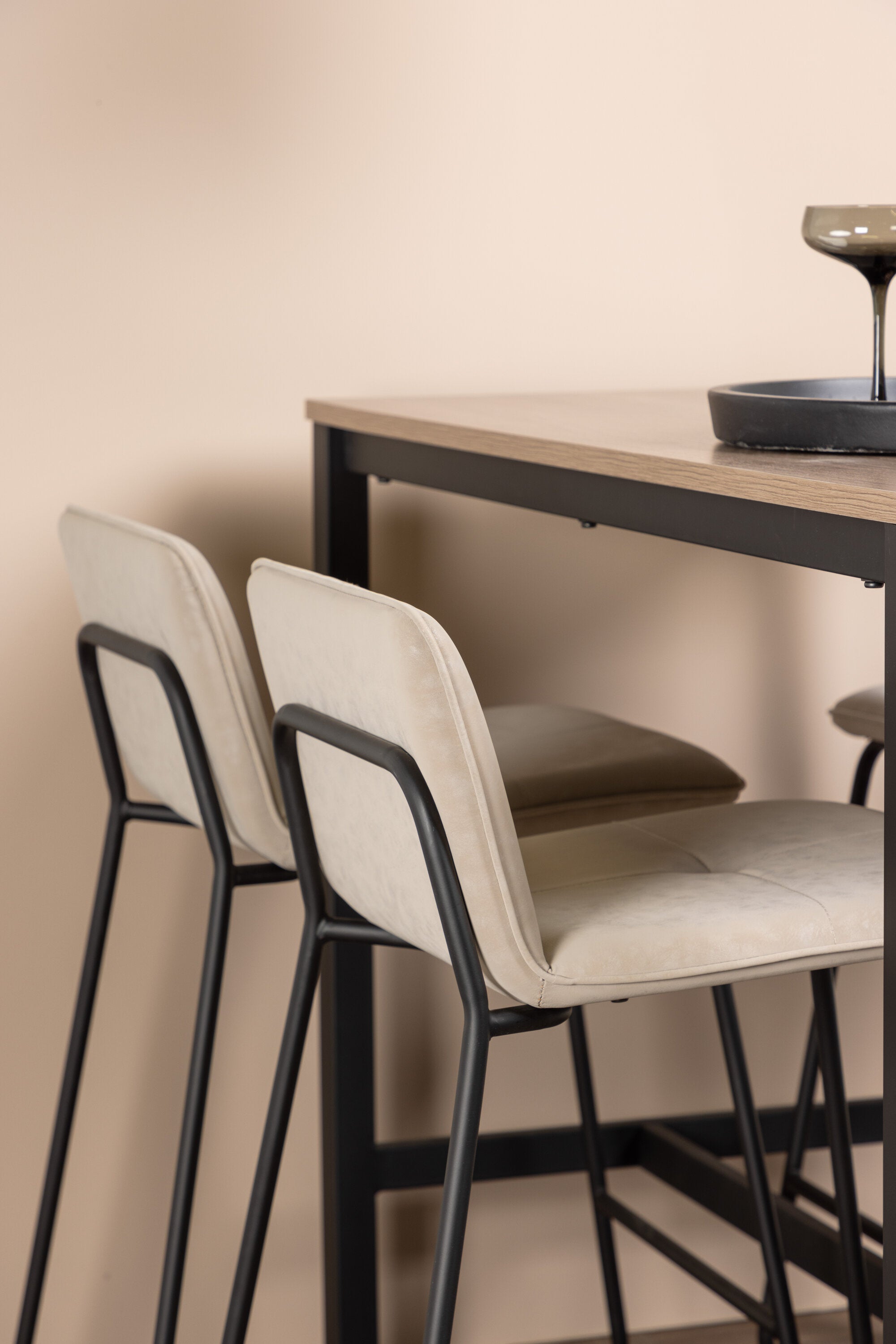 Camden Barset + Bisbee 120cm/4St. in Beige, Schwarz präsentiert im Onlineshop von KAQTU Design AG. Bartischset ist von Venture Home