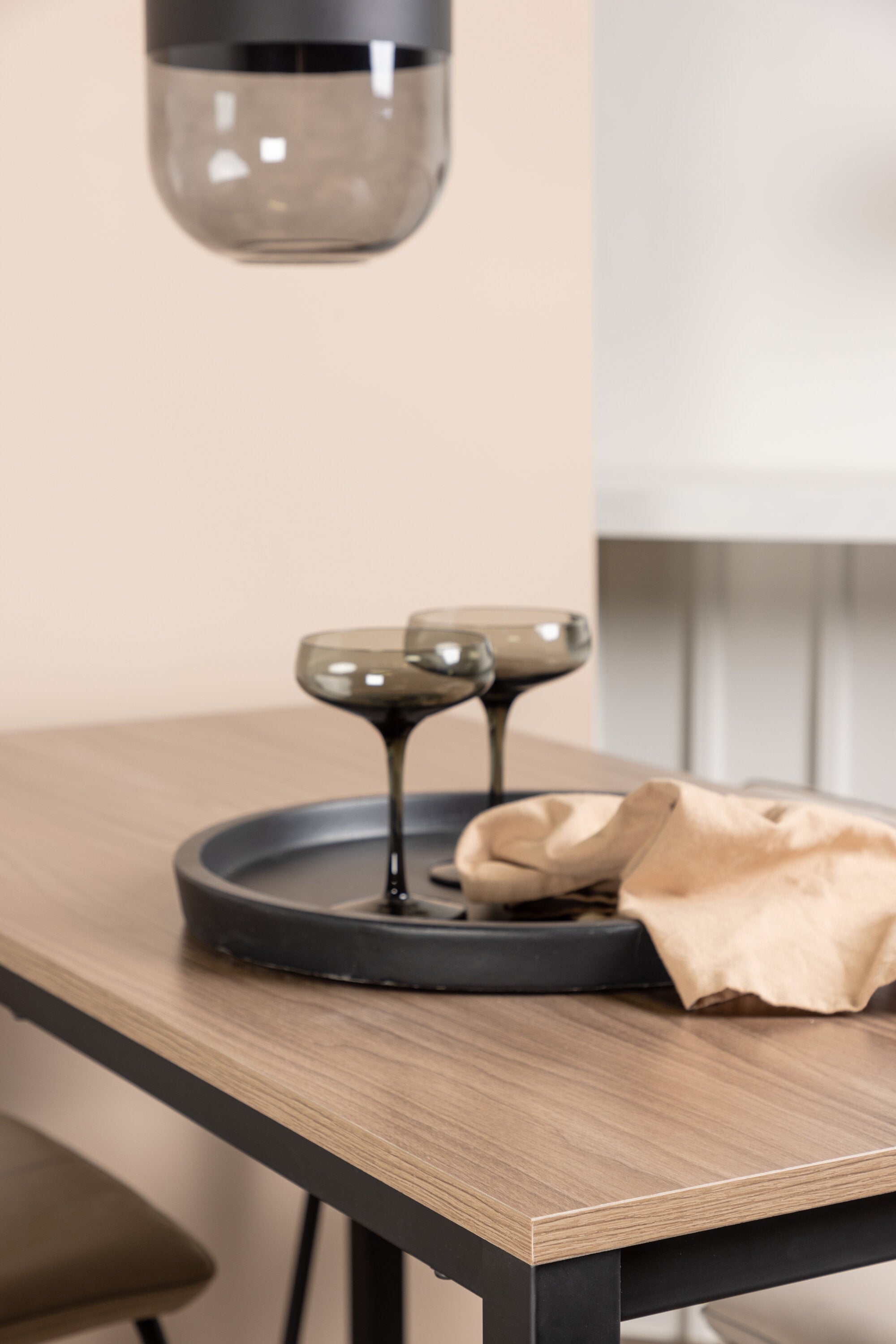 Camden Barset + Bisbee 120cm/4St. in Beige, Schwarz präsentiert im Onlineshop von KAQTU Design AG. Bartischset ist von Venture Home