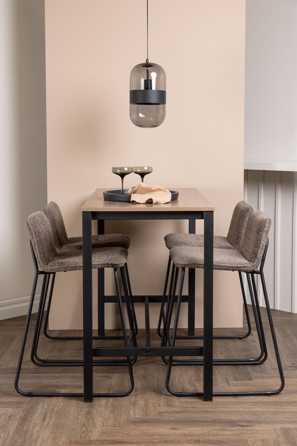 Camden Barset + Bisbee 120cm/4St. in Schwarz, Dunkelgrau präsentiert im Onlineshop von KAQTU Design AG. Bartischset ist von Venture Home