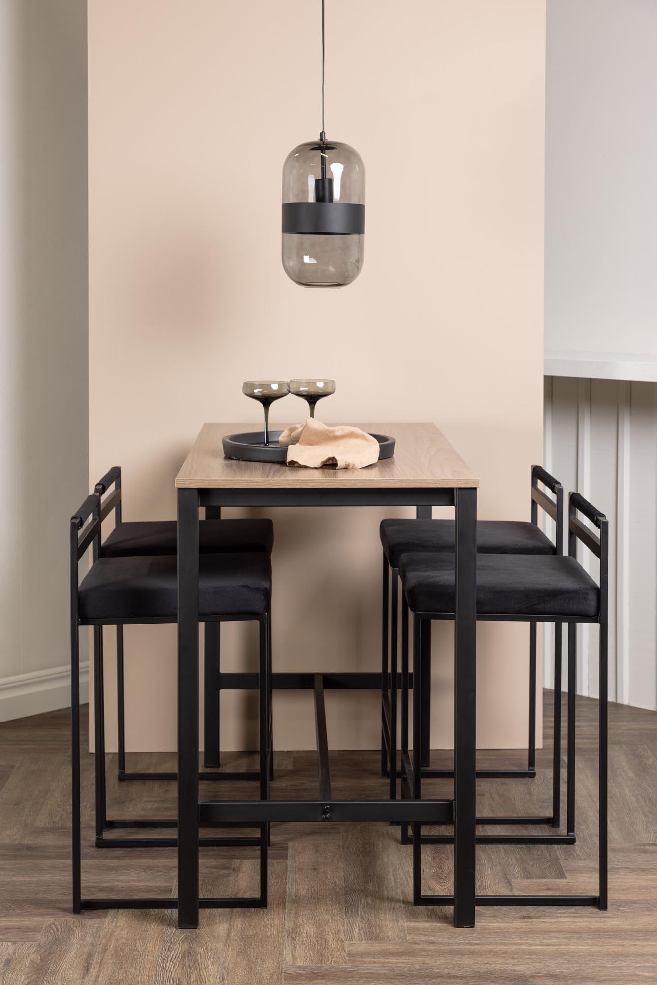 Erleben Sie das elegante Camden Barset + Opelika 120cm/4St. von Venture Home – eine harmonische Verbindung von modernem Design und praktischer Funktionalität für Ihr Zuhause.