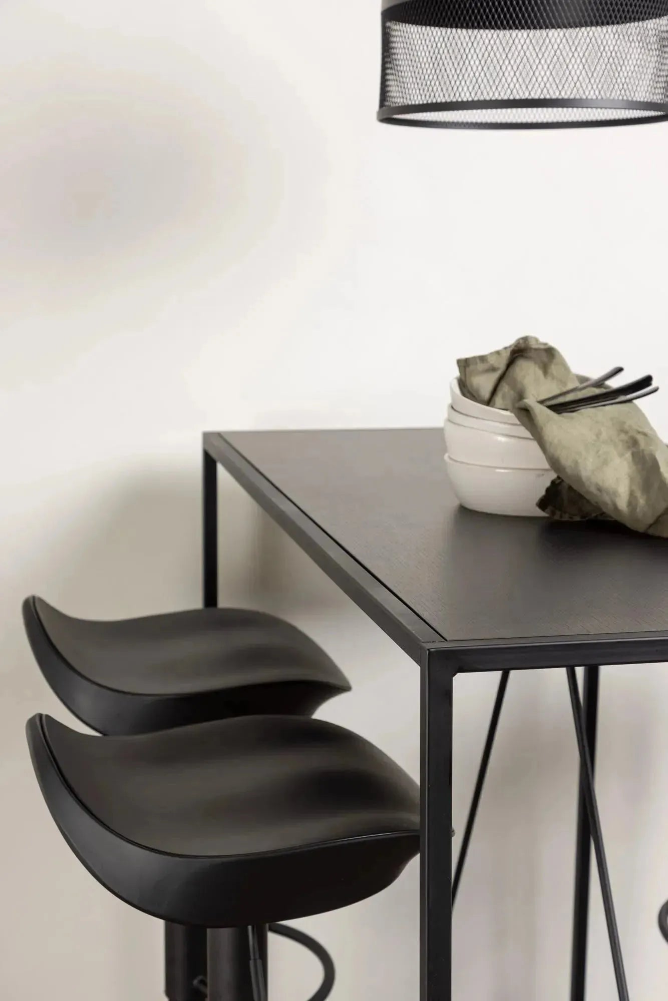 Stilvolles Brea Barset + Adesto 120cm für zeitgemäße Wohnambiente.