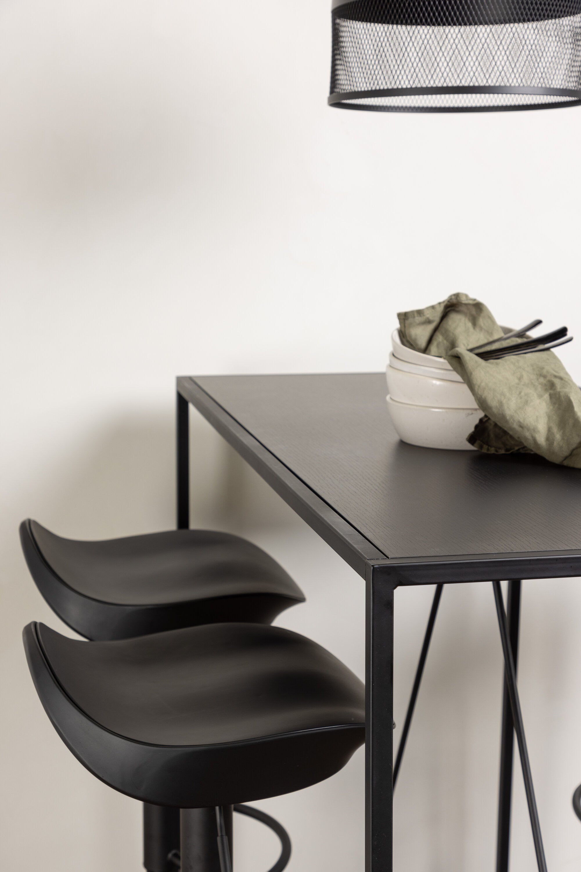 Brea Barset + Adesto 120cm/4St. in Schwarz präsentiert im Onlineshop von KAQTU Design AG. Bartischset ist von Venture Home