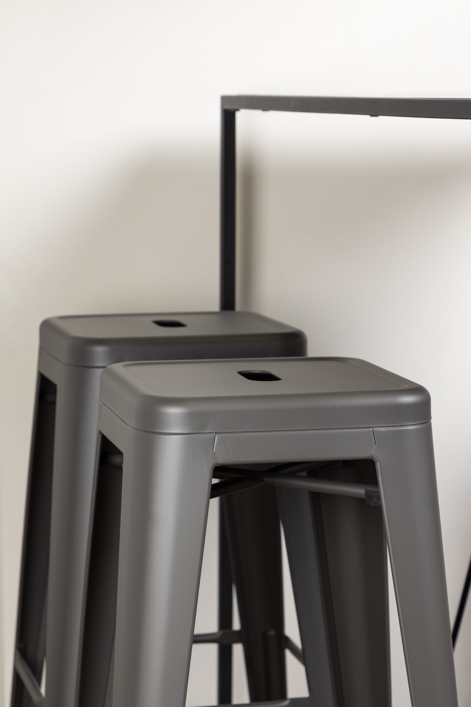 Brea Barset + Tempe 120cm/4St. in Dunkelgrau präsentiert im Onlineshop von KAQTU Design AG. Bartischset ist von Venture Home