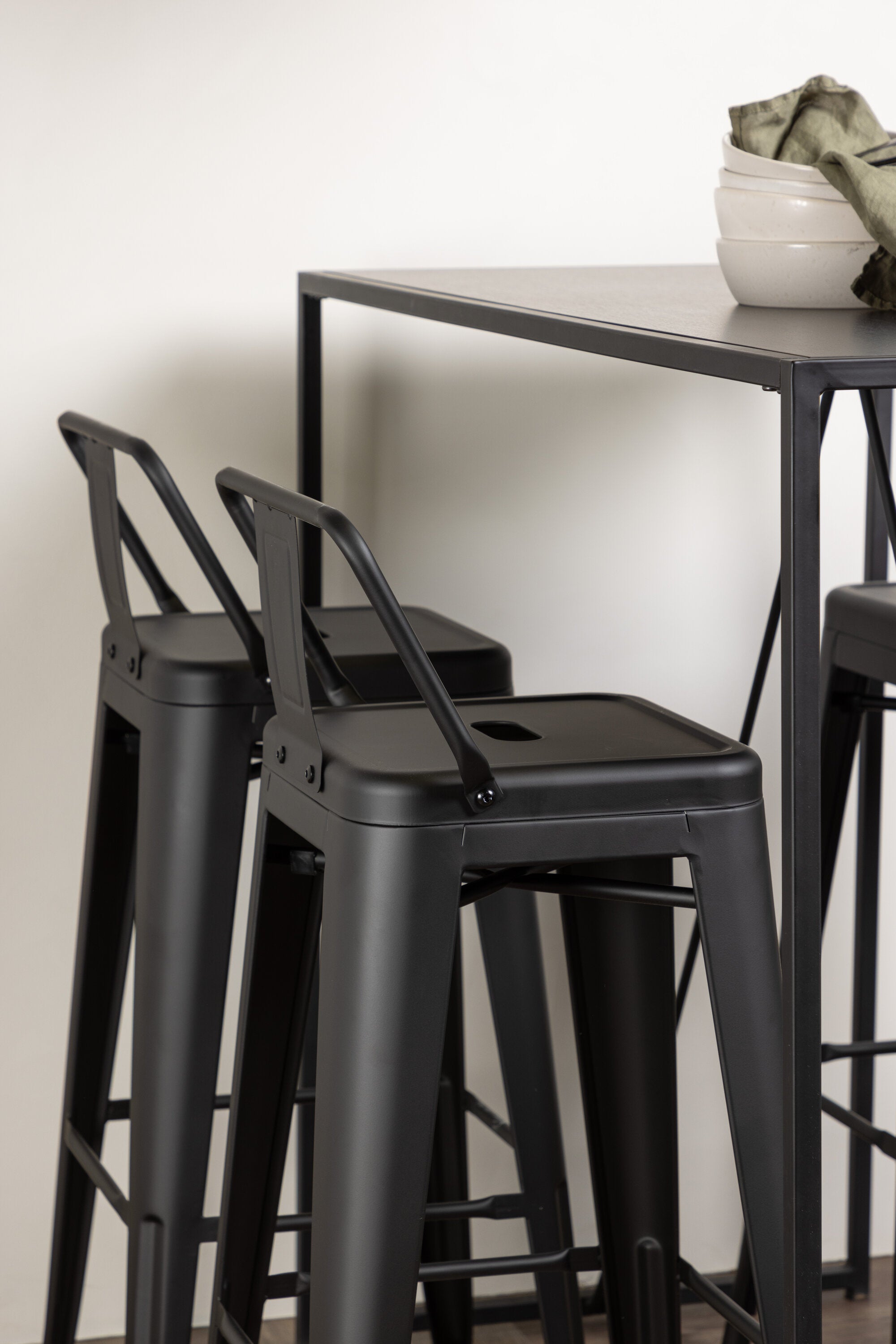 Brea Barset + Tempe Flat 120cm/4St. in Schwarz präsentiert im Onlineshop von KAQTU Design AG. Bartischset ist von Venture Home