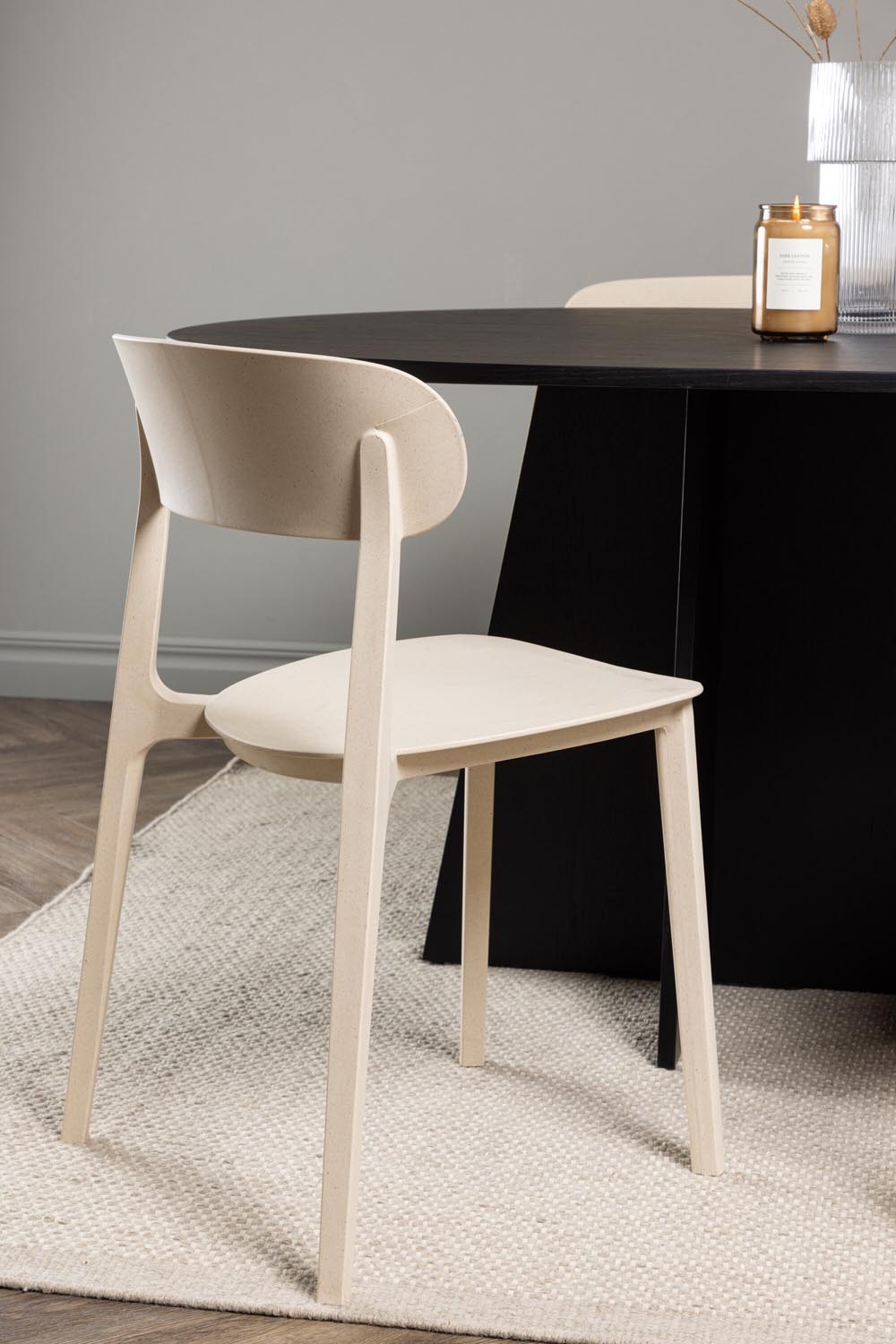 Bootcut Oval Esstisch + 6 x Åstol Esszimmerstuhl in  präsentiert im Onlineshop von KAQTU Design AG. Esszimmerset ist von Venture Home