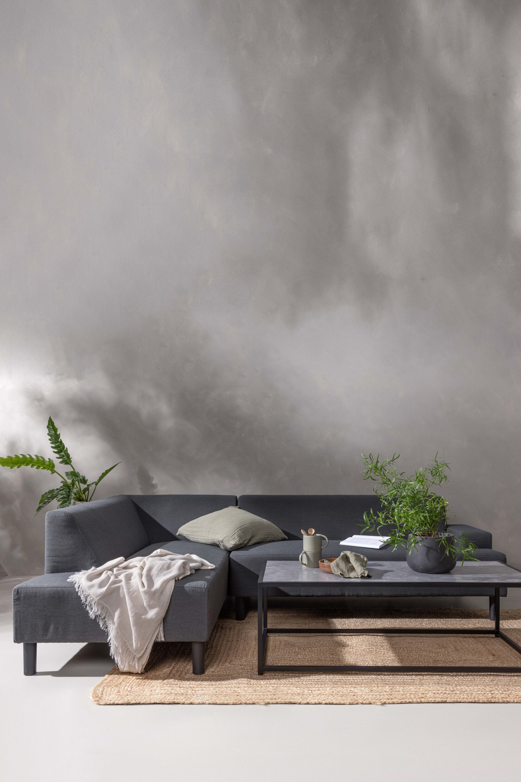 Mekka Sofa Outdoorset 124cm in Anthrazit präsentiert im Onlineshop von KAQTU Design AG. Loungeset ist von Venture Home