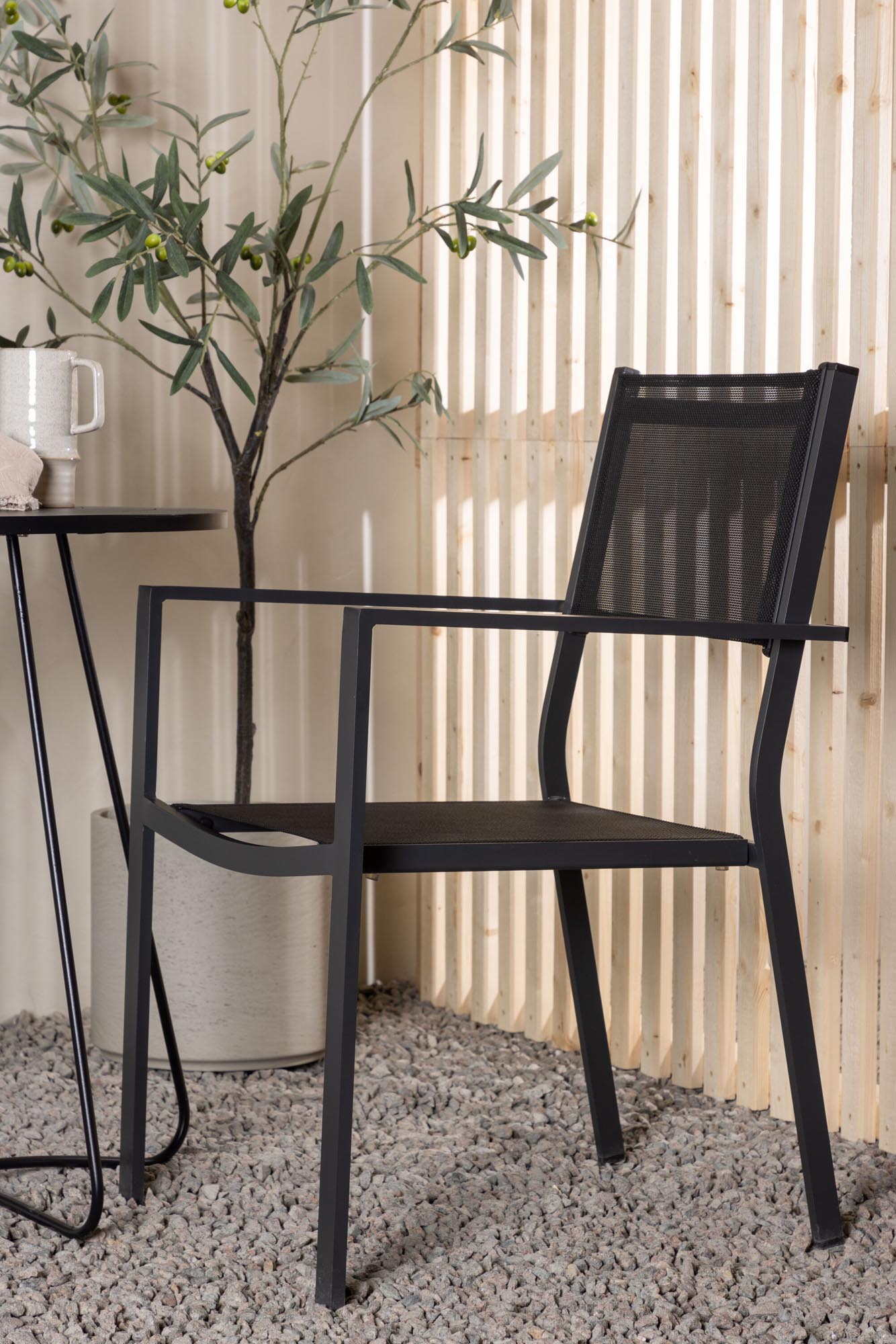 Bacong Outdoor-Tischset + Copacabana ⌀60cm/2St. in Schwarz präsentiert im Onlineshop von KAQTU Design AG. Gartentischset ist von Venture Home