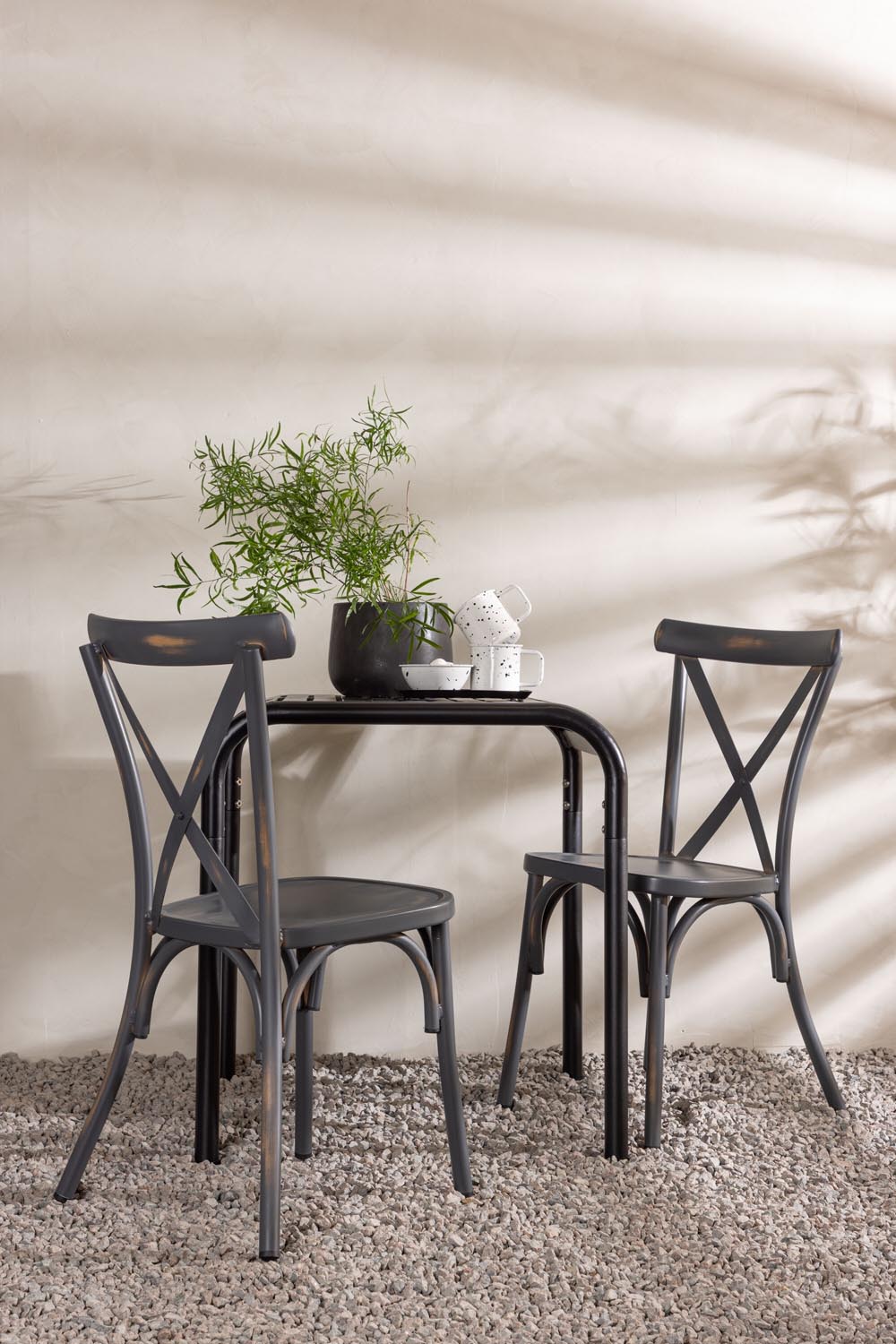 Borneo Outdoor-Tischset + Tablas 70cm/2St. in Scharz präsentiert im Onlineshop von KAQTU Design AG. Gartentischset ist von Venture Home