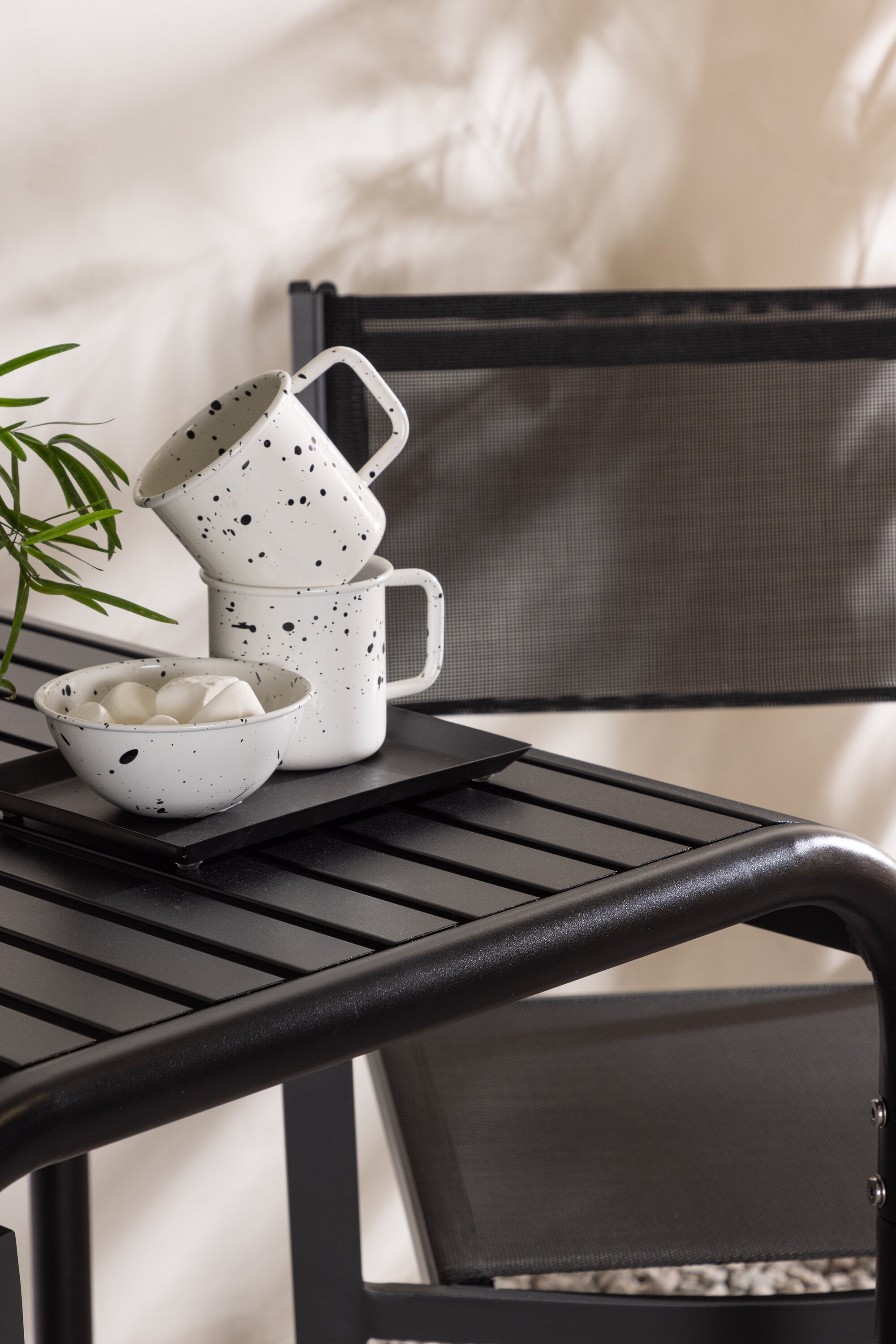 Borneo Outdoor-Tischset + Copacabana 70cm/2St. in Schwarz präsentiert im Onlineshop von KAQTU Design AG. Gartentischset ist von Venture Home