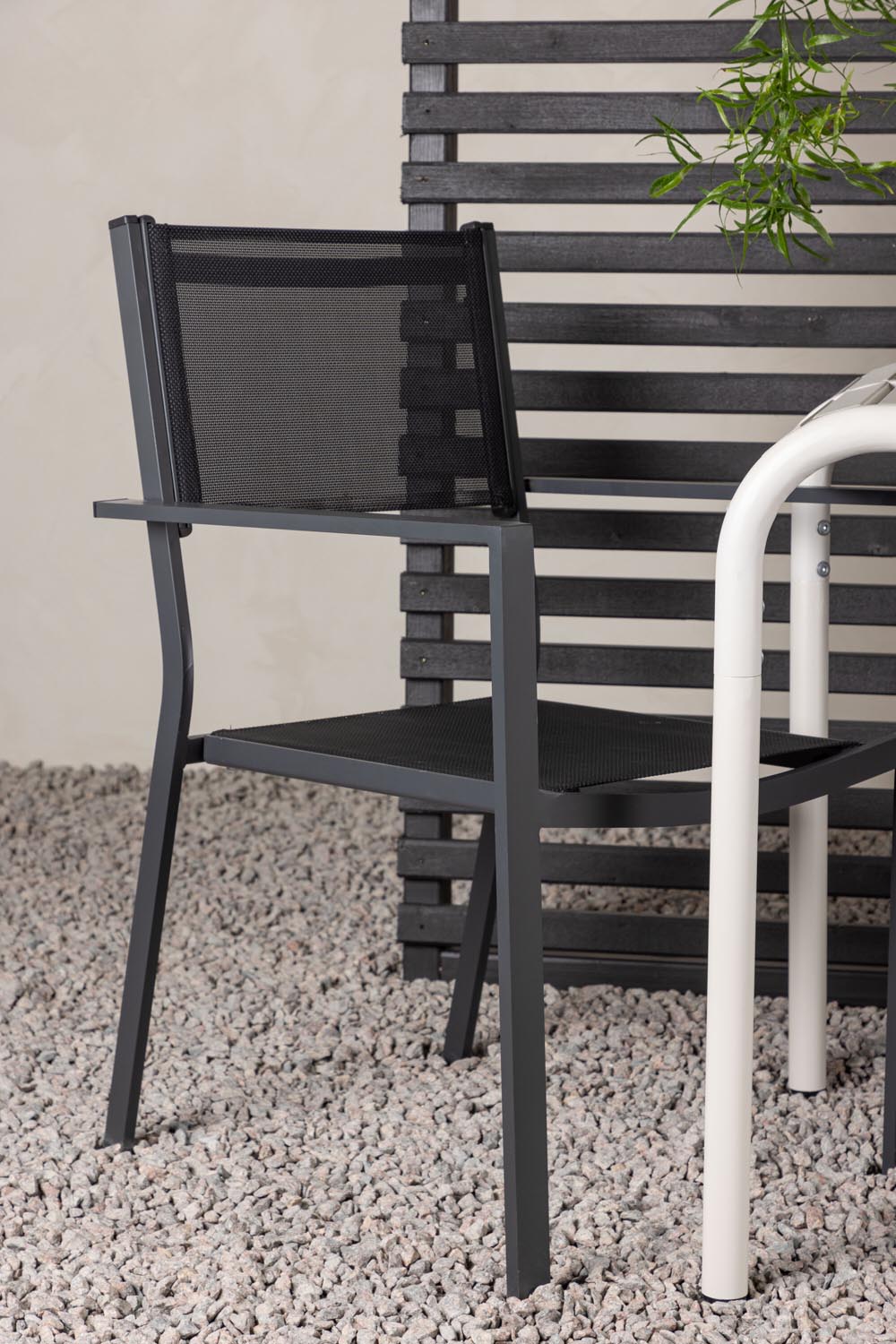 Borneo Outdoor-Tischset + Copacabana 70cm/2St. in Beige / Schwarz präsentiert im Onlineshop von KAQTU Design AG. Gartentischset ist von Venture Home