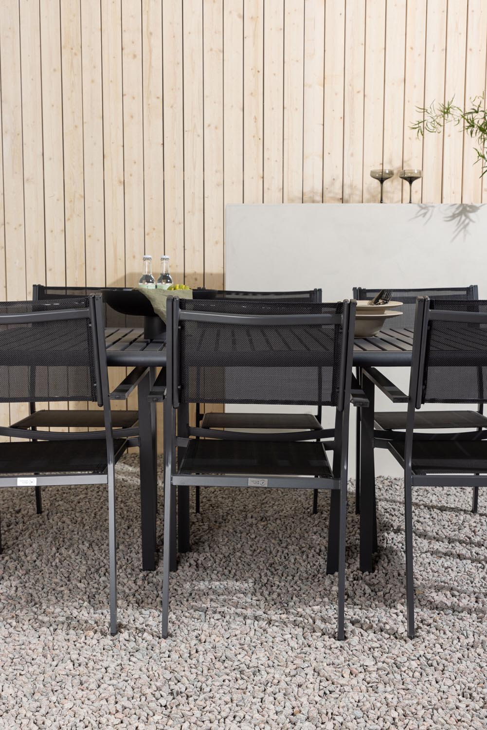 Borneo Outdoor-Tischset + Copacabana 200cm/6St. in Schwarz präsentiert im Onlineshop von KAQTU Design AG. Gartentischset ist von Venture Home