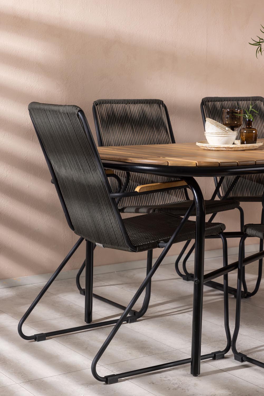 Holmbeck Outdoor-Tischset Bois 200cm/6St. in Schwarz, Dunkelgrau präsentiert im Onlineshop von KAQTU Design AG. Gartentischset ist von Venture Home