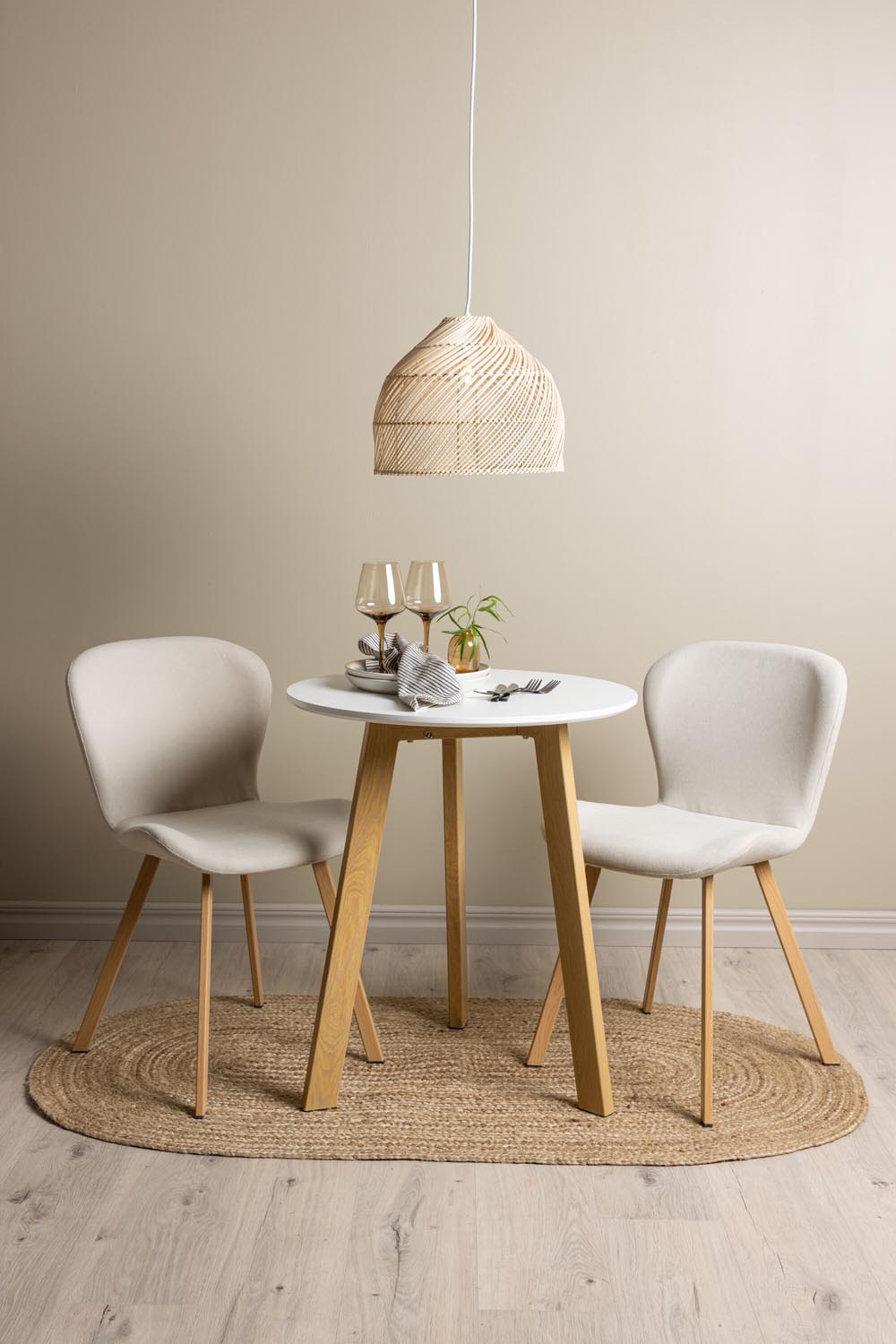 Leonora Esszimmerset + Lilja ⌀65cm/2St. in Beige, Natur präsentiert im Onlineshop von KAQTU Design AG. Esszimmerset ist von Venture Home