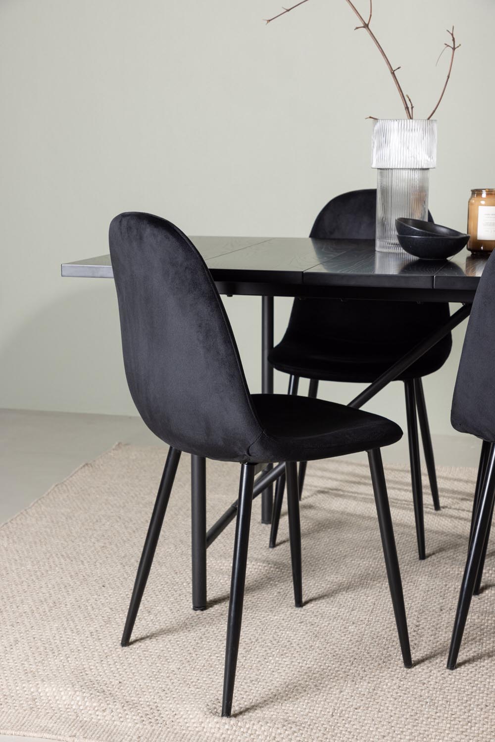 Astrid Esszimmerset + Polar 200cm/6St. in Schwarz präsentiert im Onlineshop von KAQTU Design AG. Esszimmerset ist von Venture Home