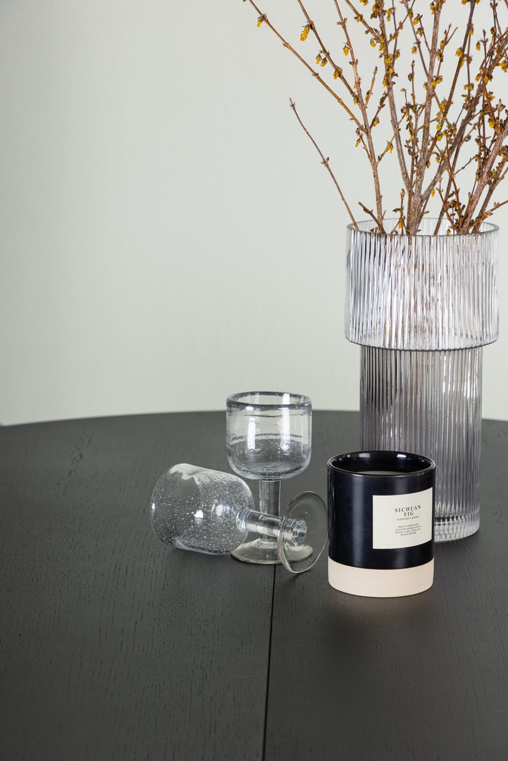 Matilda Esszimmerset + Evelina ⌀130cm/4St. in Schwarzgrau präsentiert im Onlineshop von KAQTU Design AG. Esszimmerset ist von Venture Home