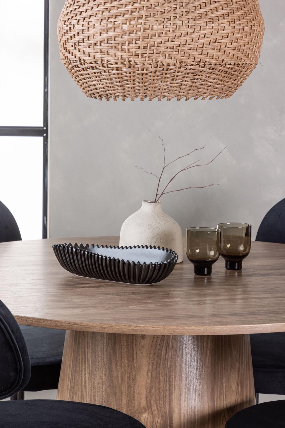 Lanzo Esszimmerset + Stella ⌀120cm/4St. in Natur / Schwarz präsentiert im Onlineshop von KAQTU Design AG. Esszimmerset ist von Venture Home