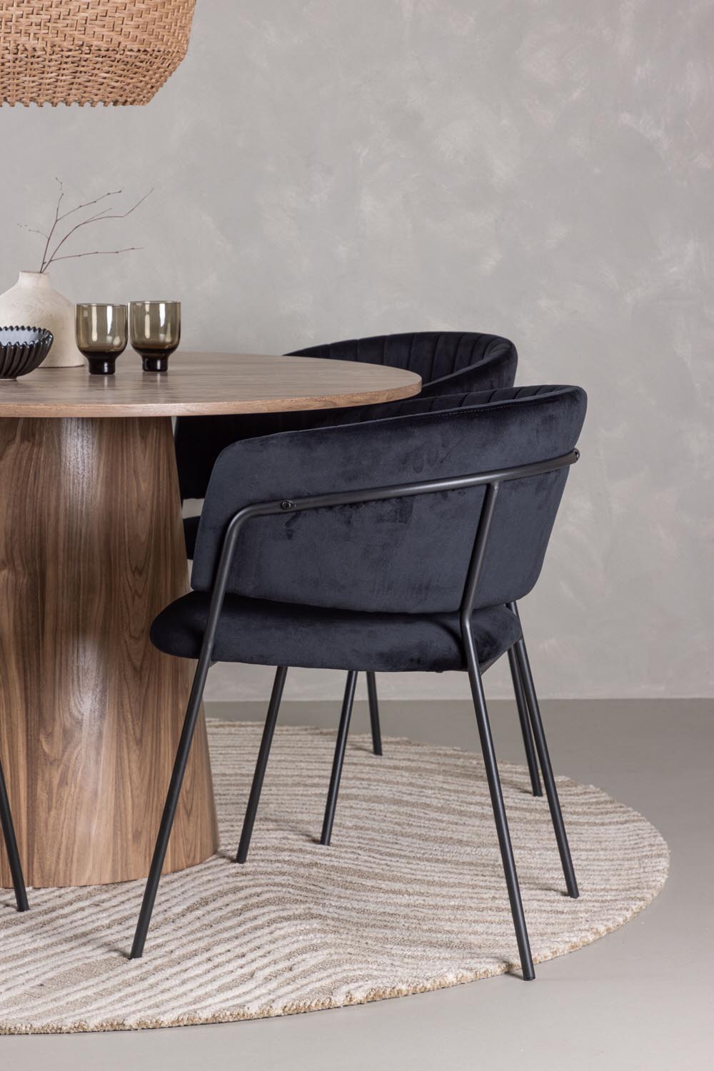 Lanzo Esszimmerset + Selma ⌀120cm/4St. in Natur / Schwarz präsentiert im Onlineshop von KAQTU Design AG. Esszimmerset ist von Venture Home