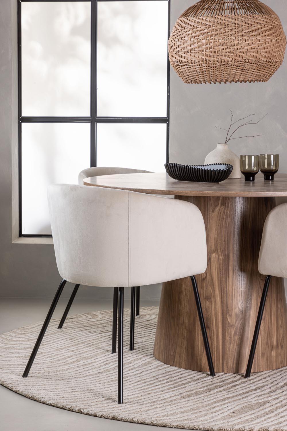 Lanzo Esszimmerset + Berit ⌀120cm/4St. in Beige / Schwarz präsentiert im Onlineshop von KAQTU Design AG. Esszimmerset ist von Venture Home