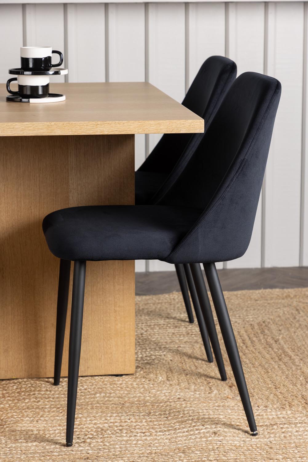 Leo Esszimmerset + Night 100cm/4St. in Schwarz präsentiert im Onlineshop von KAQTU Design AG. Esszimmerset ist von Venture Home