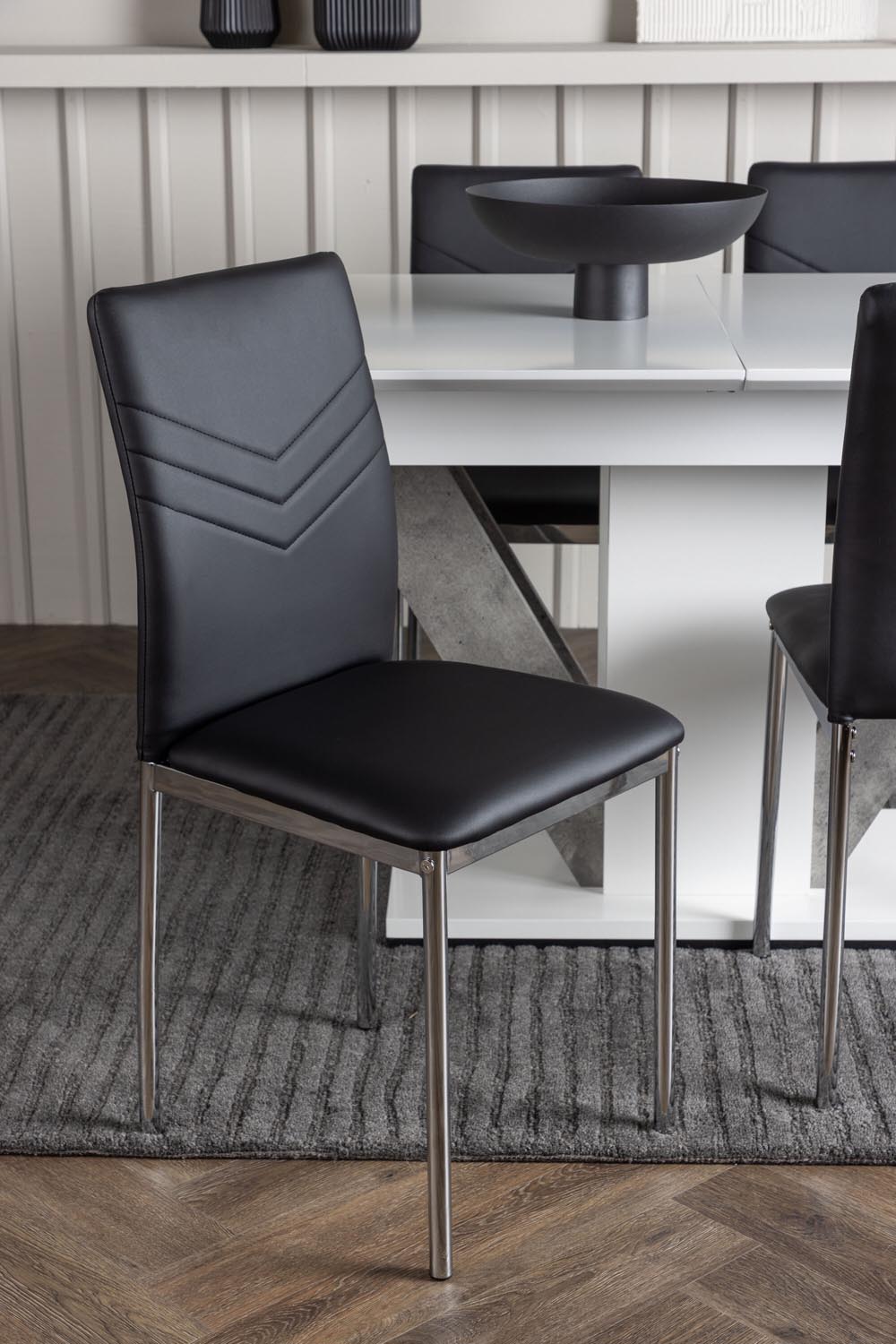 Disa Esszimmerset ausziehbar + Lily 120cm/4St. in Schwarzes Silber präsentiert im Onlineshop von KAQTU Design AG. Esszimmerset ist von Venture Home