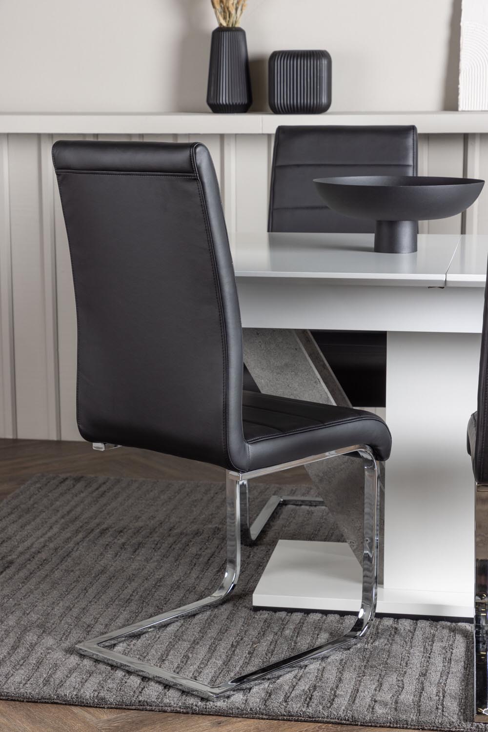 Disa Esszimmerset ausziehbar + Tempo 120cm/4St. in Schwarzgrau präsentiert im Onlineshop von KAQTU Design AG. Esszimmerset ist von Venture Home