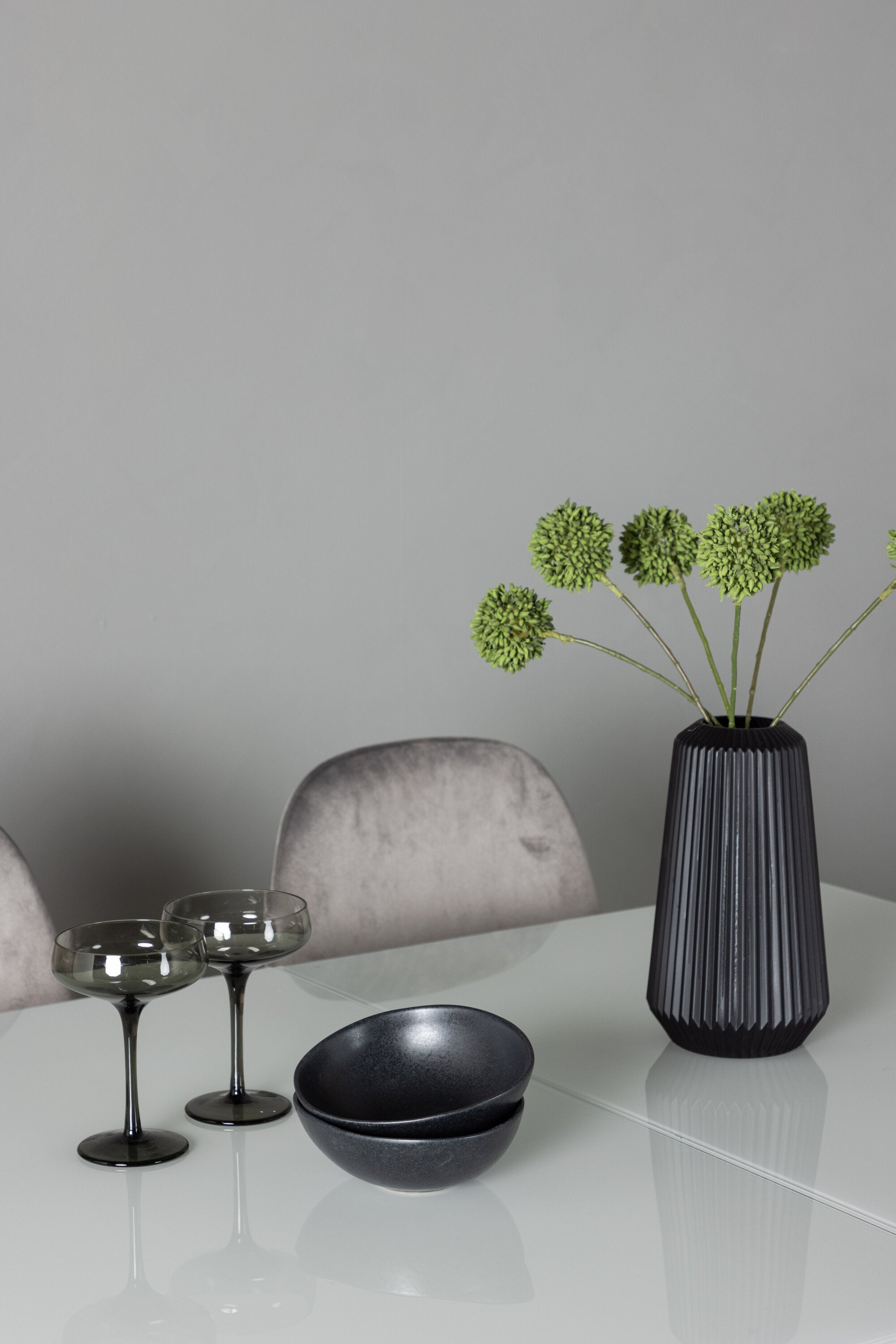 Pluto Esszimmerset ausziehbar + Eva 120cm/4St. in Hellgrau, Silber präsentiert im Onlineshop von KAQTU Design AG. Esszimmerset ist von Venture Home