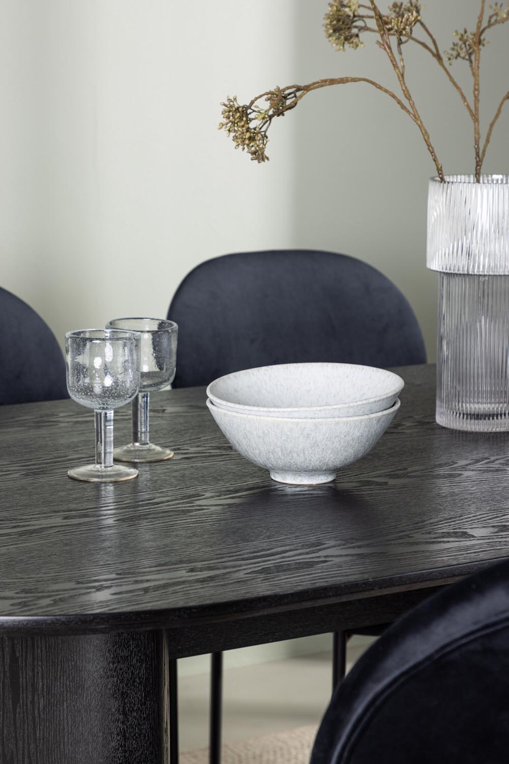 Isolde Esszimmerset + Stella 180cm/4St. in Schwarz präsentiert im Onlineshop von KAQTU Design AG. Esszimmerset ist von Venture Home