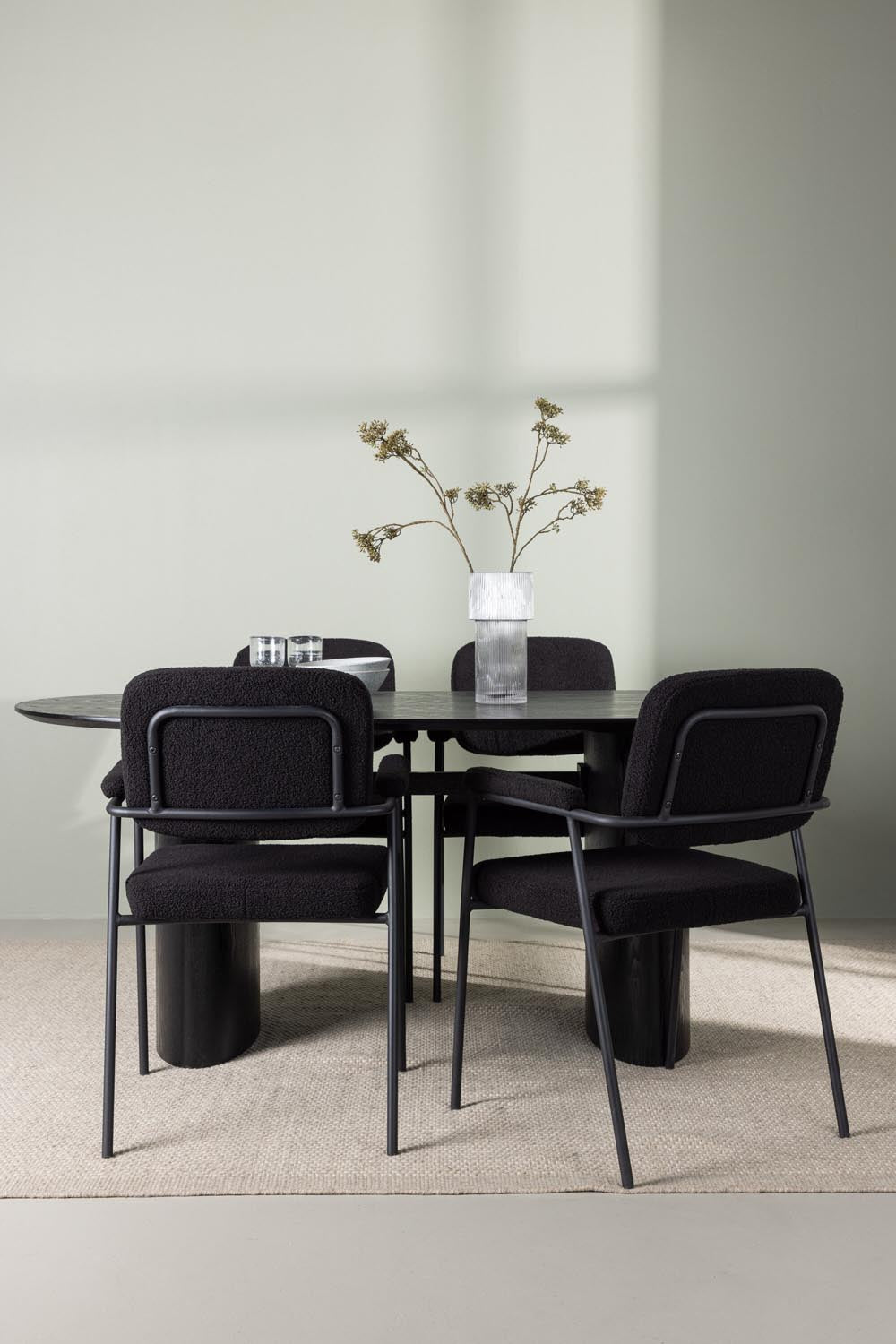 Isolde Esszimmerset + Yesterday 180cm/4St. in Schwarz präsentiert im Onlineshop von KAQTU Design AG. Esszimmerset ist von Venture Home