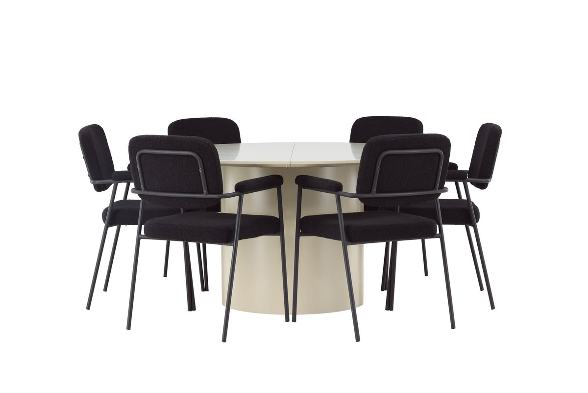 Zwei schwarze Esszimmerstühle mit Polyester-Samt-Bezug und Armlehnen sowie ein runder Esstisch aus MDF mit beiger Tischplatte, Durchmesser 140cm.