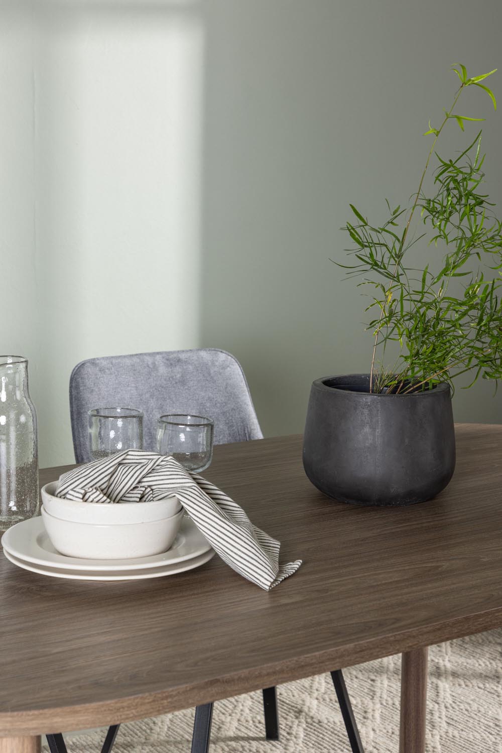 Andy Esszimmerset + Rosie 180cm/4St. in Schwarzgrau präsentiert im Onlineshop von KAQTU Design AG. Esszimmerset ist von Venture Home