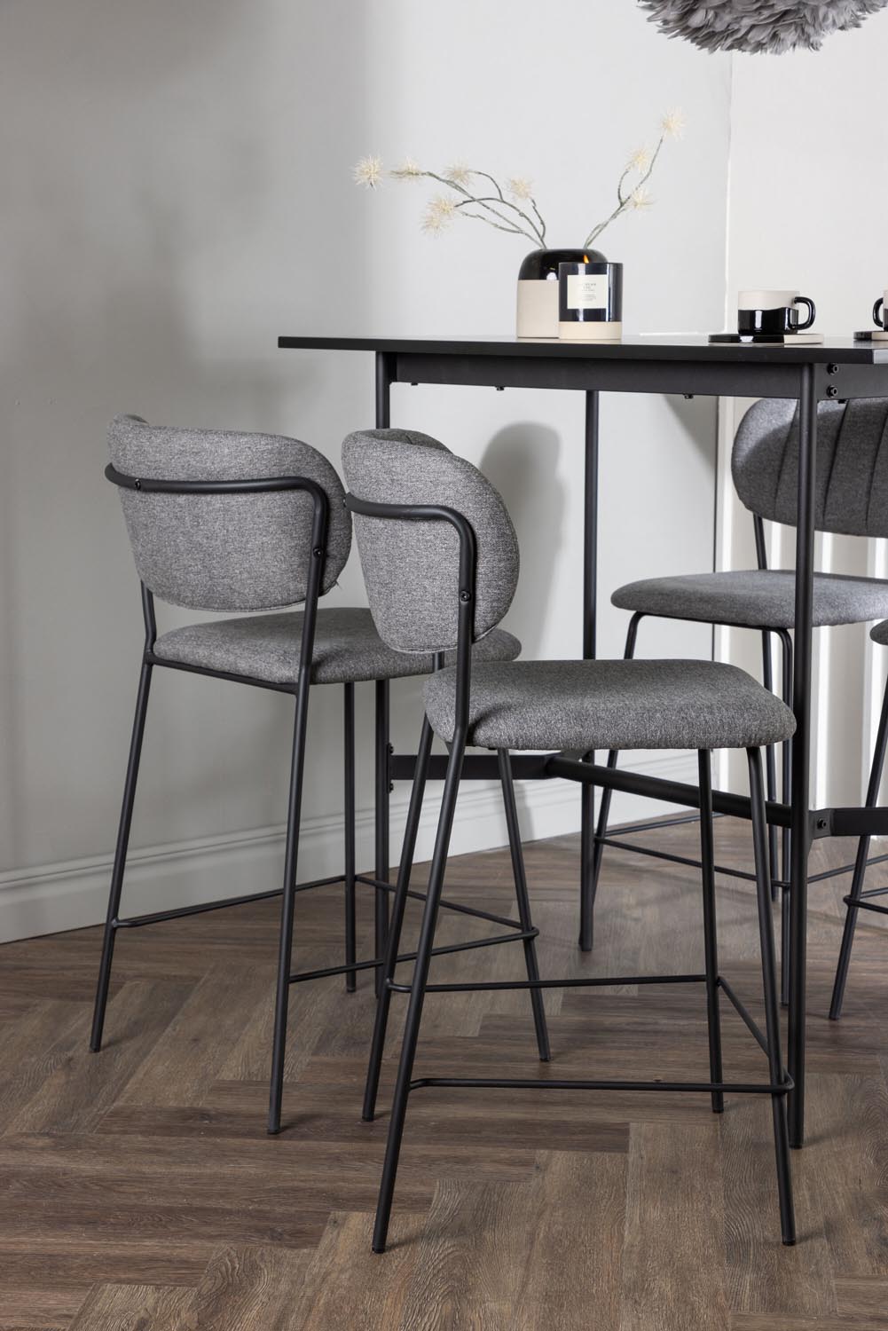 Barset Rax + Bell 120cm/4St. in Schwarzgrau präsentiert im Onlineshop von KAQTU Design AG. Bartischset ist von Venture Home