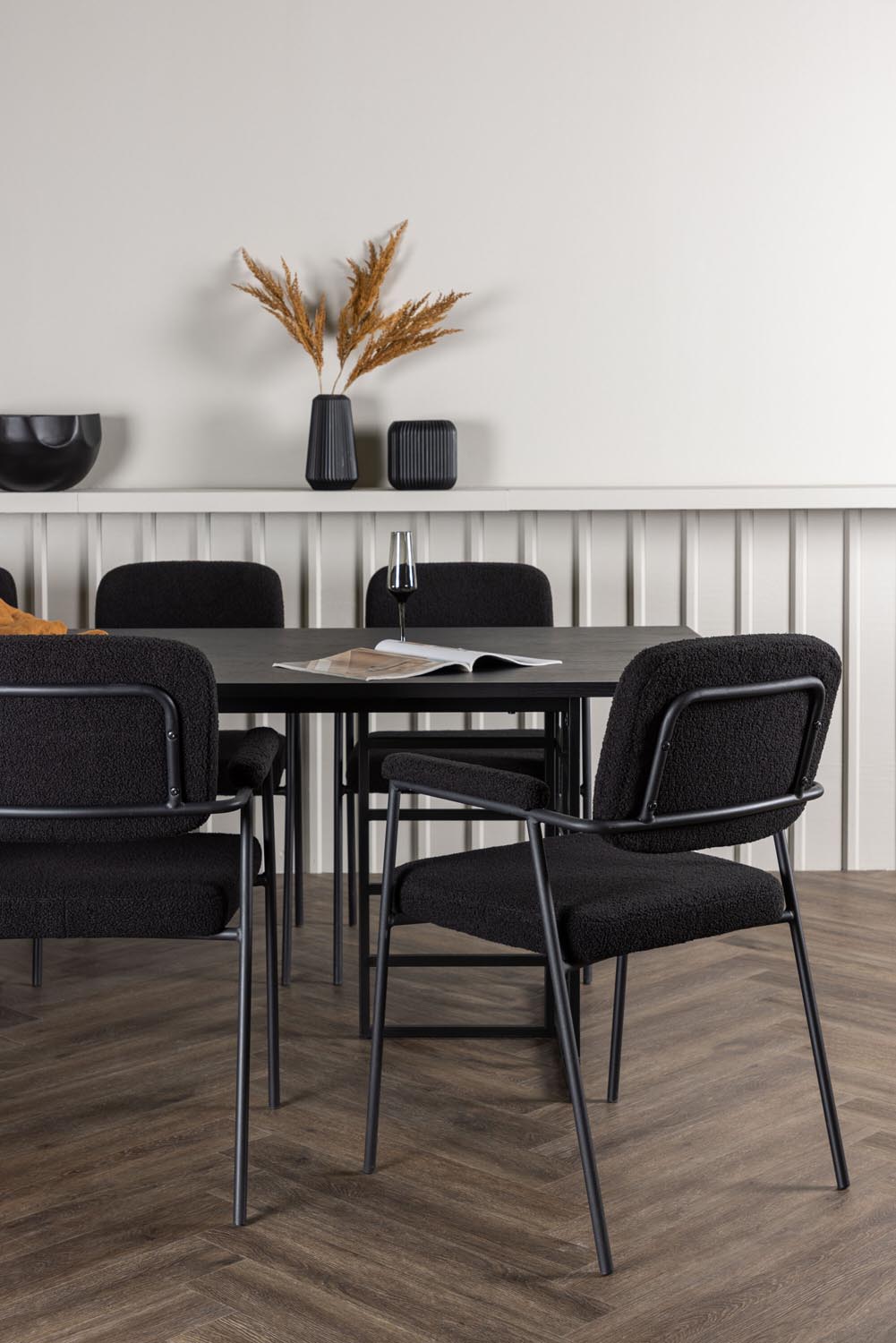 Ystad Esszimmerset + Yesterday 220cm/6St. in Schwarz präsentiert im Onlineshop von KAQTU Design AG. Esszimmerset ist von Venture Home