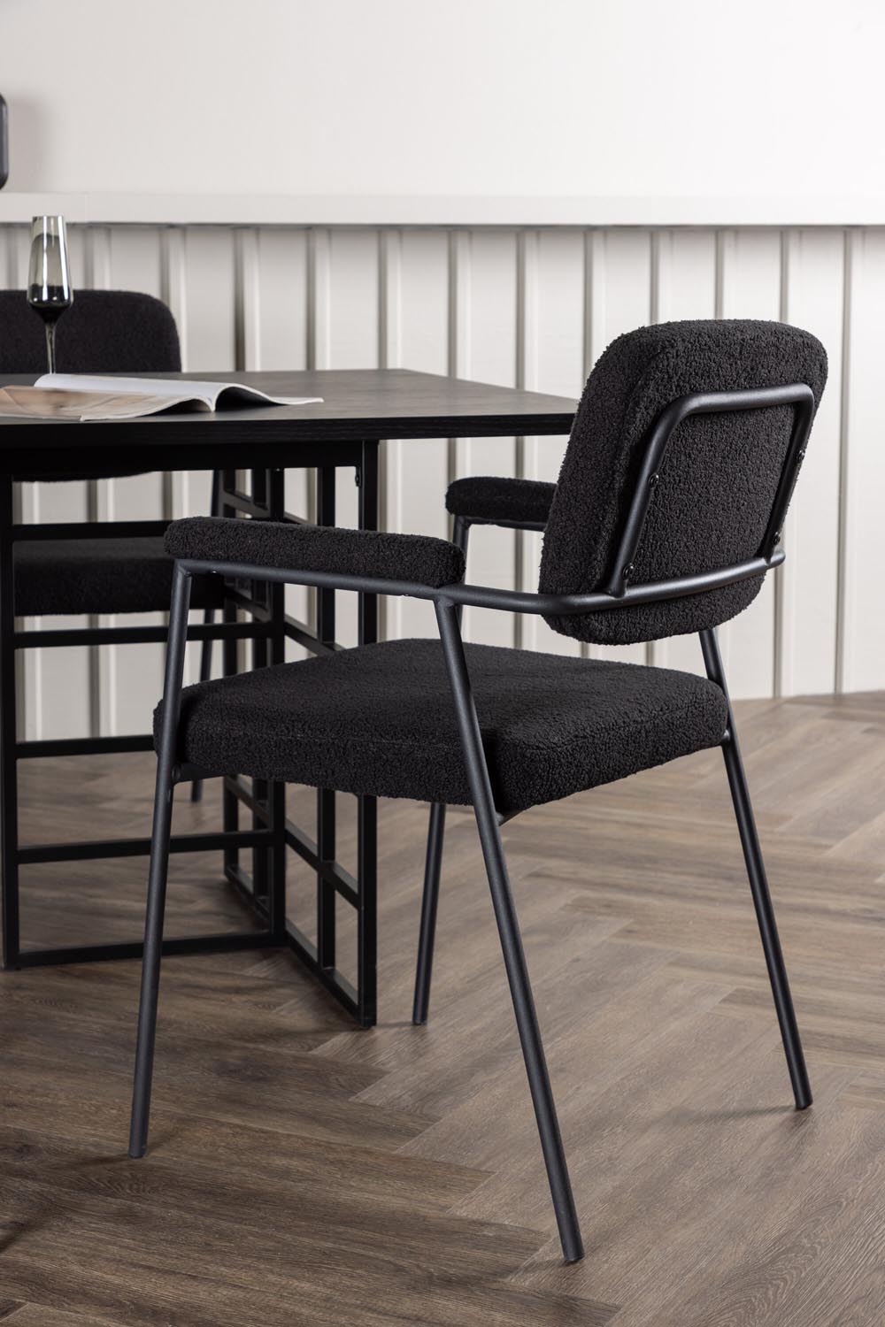 Ystad Esszimmerset + Yesterday 220cm/6St. in Schwarz präsentiert im Onlineshop von KAQTU Design AG. Esszimmerset ist von Venture Home