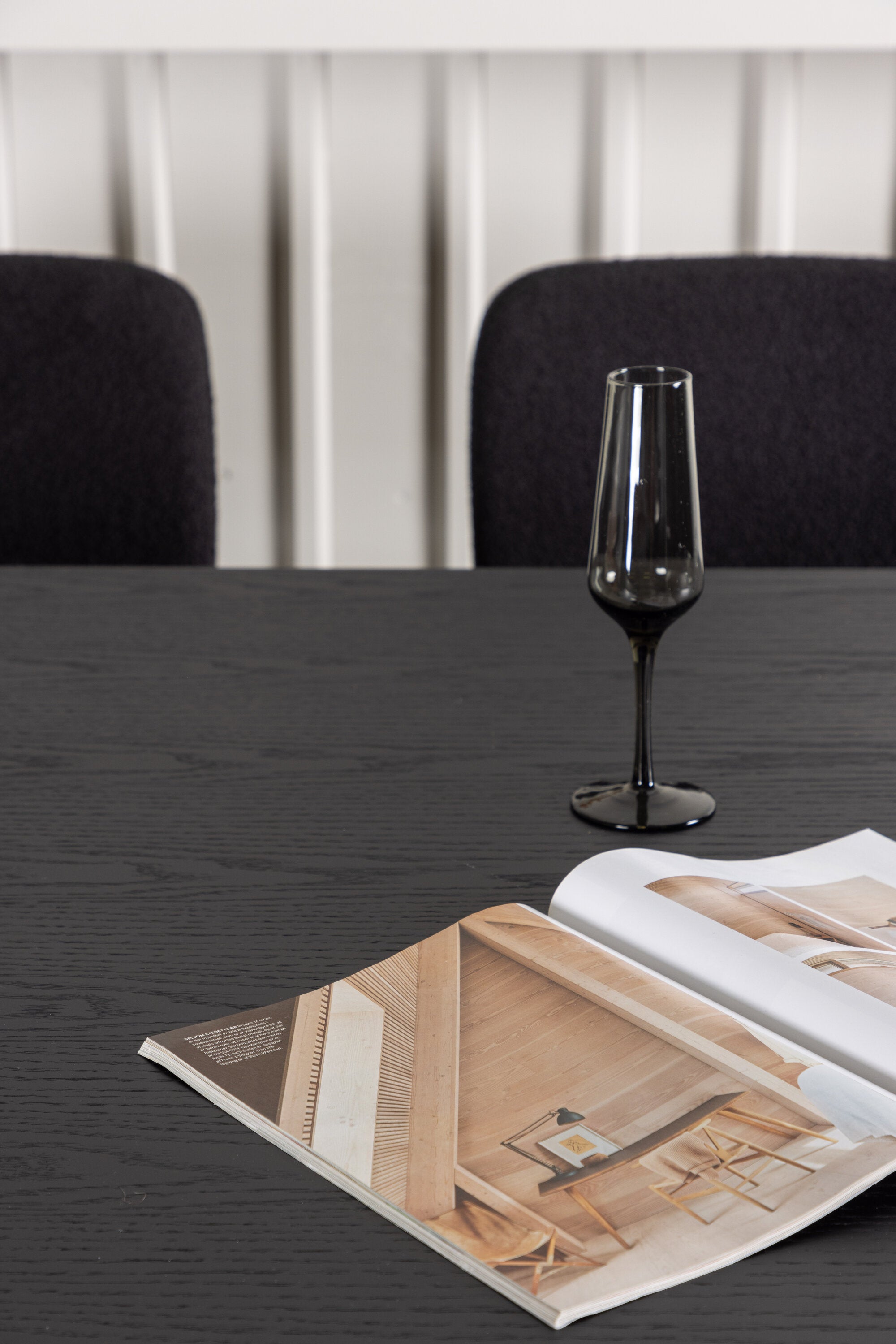 Ystad Esszimmerset + Yesterday 220cm/6St. in Schwarz präsentiert im Onlineshop von KAQTU Design AG. Esszimmerset ist von Venture Home