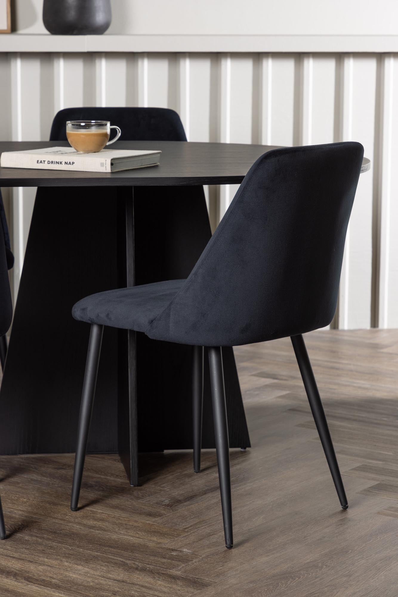 Elegantes Bootcut Esszimmerset mit ovalem Tisch (115x230 cm) und 6 stilvollen, komfortablen Stühlen. Ideal für gesellige Zusammenkünfte.