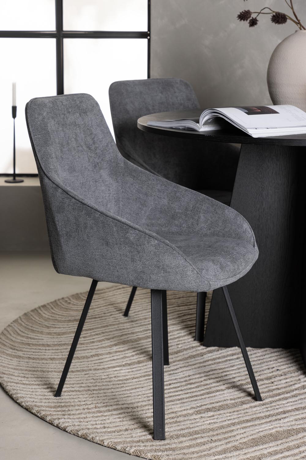 Bootcut Esszimmerset + Rosie ⌀110cm/4St. in Schwarzgrau präsentiert im Onlineshop von KAQTU Design AG. Esszimmerset ist von Venture Home