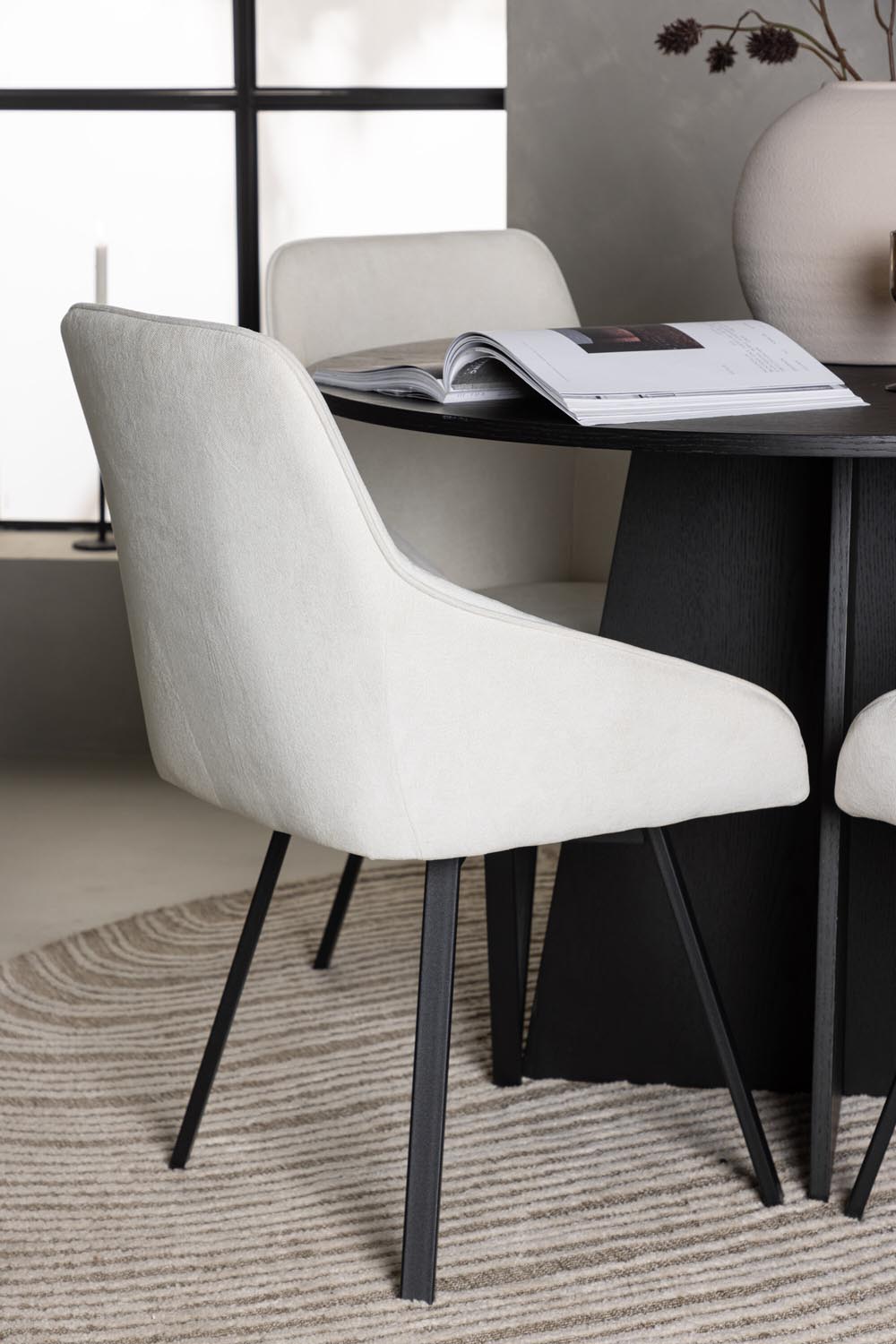 Bootcut Esszimmerset + Rosie ⌀110cm/4St. in Beige, Schwarz präsentiert im Onlineshop von KAQTU Design AG. Esszimmerset ist von Venture Home