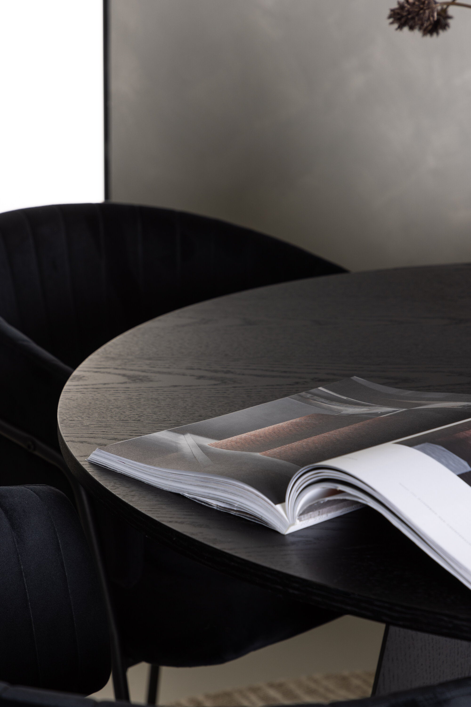 Bootcut Esszimmerset + Selma ⌀110cm/4St. in Schwarz präsentiert im Onlineshop von KAQTU Design AG. Esszimmerset ist von Venture Home