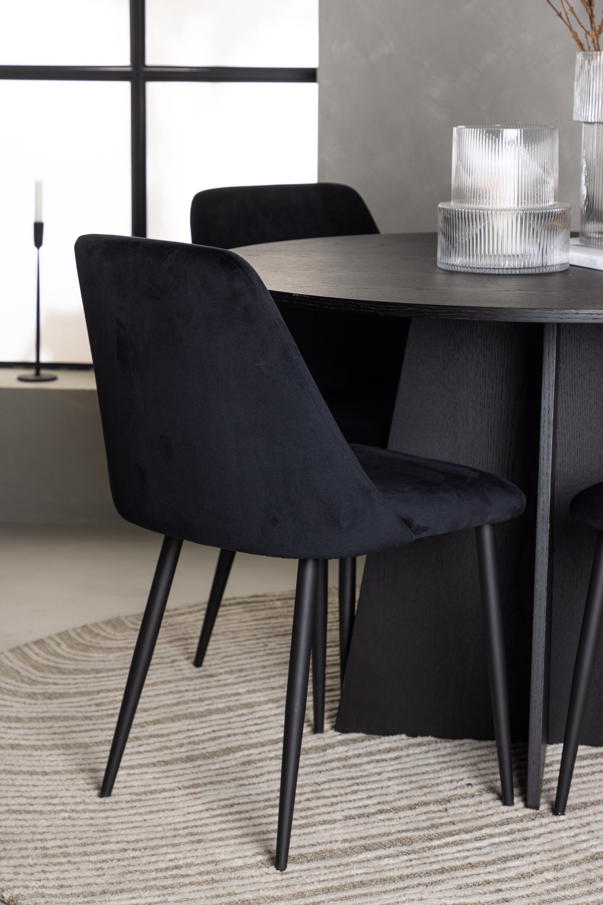 Bootcut Esszimmerset + Night ⌀110cm/4St. in Schwarz präsentiert im Onlineshop von KAQTU Design AG. Esszimmerset ist von Venture Home