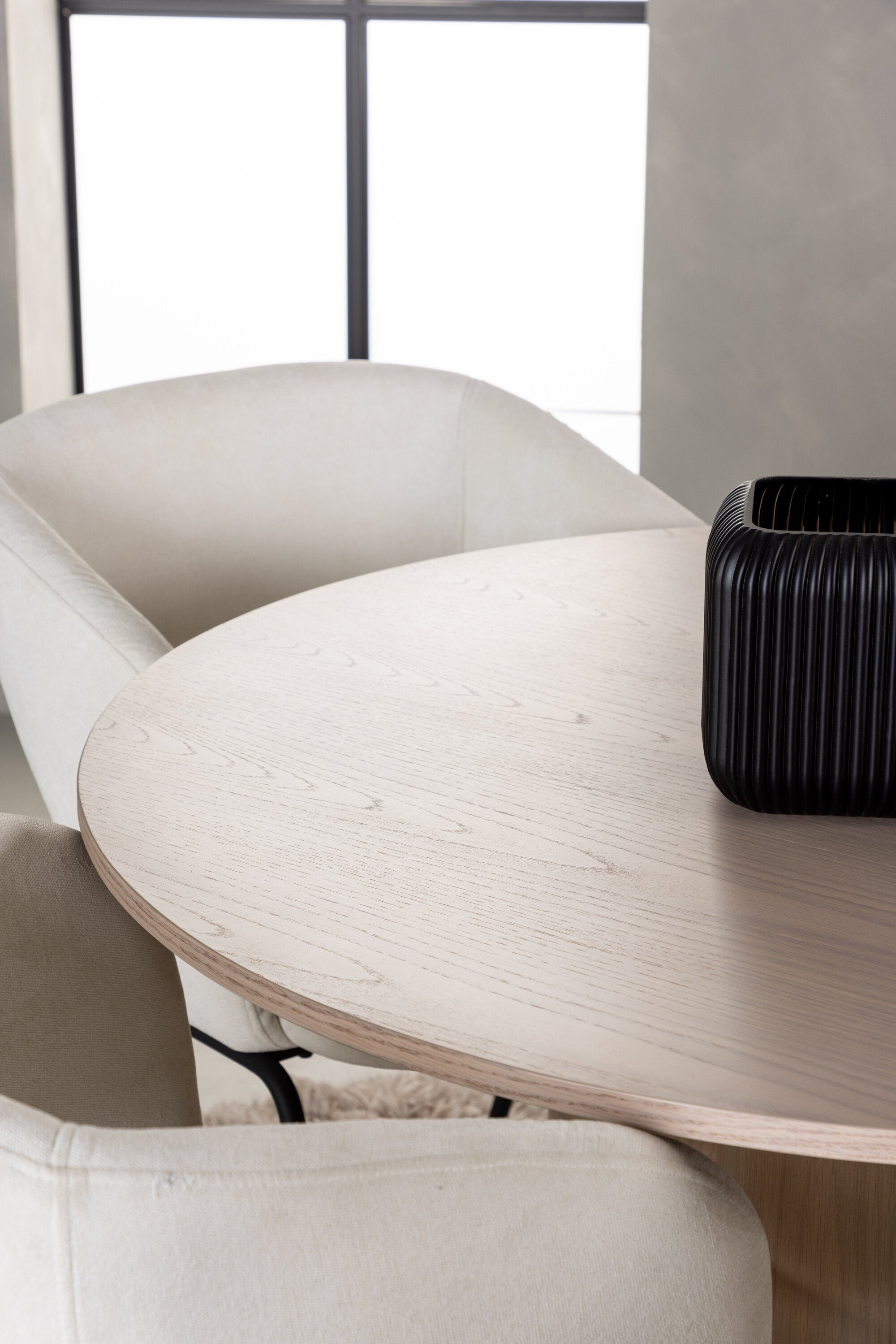 Olivia Esszimmerset + Day ⌀110cm/4St. in Natur / Schwarz / Weiss präsentiert im Onlineshop von KAQTU Design AG. Esszimmerset ist von Venture Home