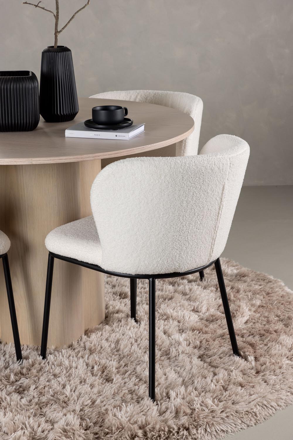 Olivia Esszimmerset + Edina ⌀110cm/4St. in Natur / Schwarz / Weiss präsentiert im Onlineshop von KAQTU Design AG. Esszimmerset ist von Venture Home